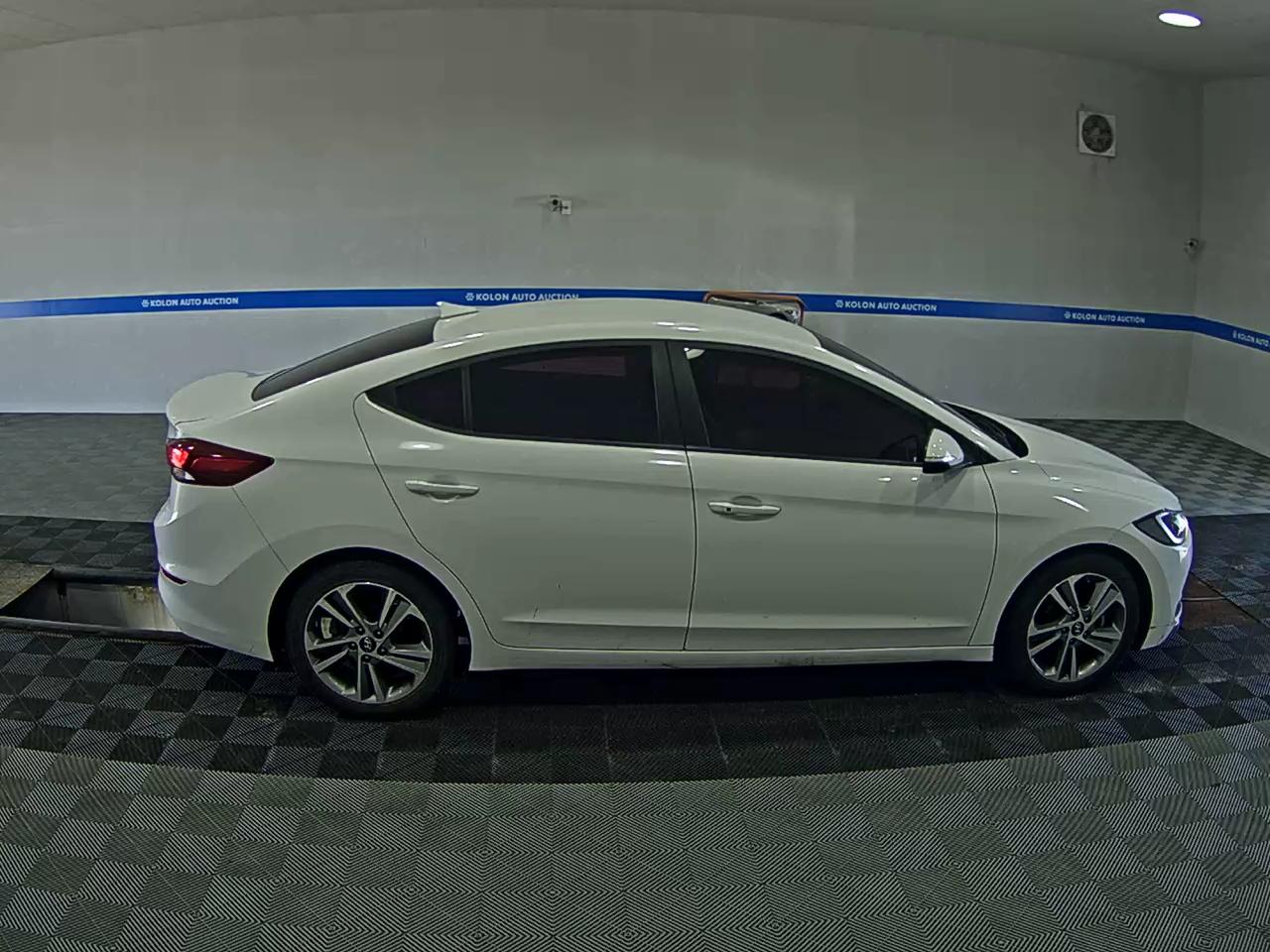 HYUNDAI AVANTE AD 1.6 GDi VALUE PLUS 2018 - zdjęcie 4