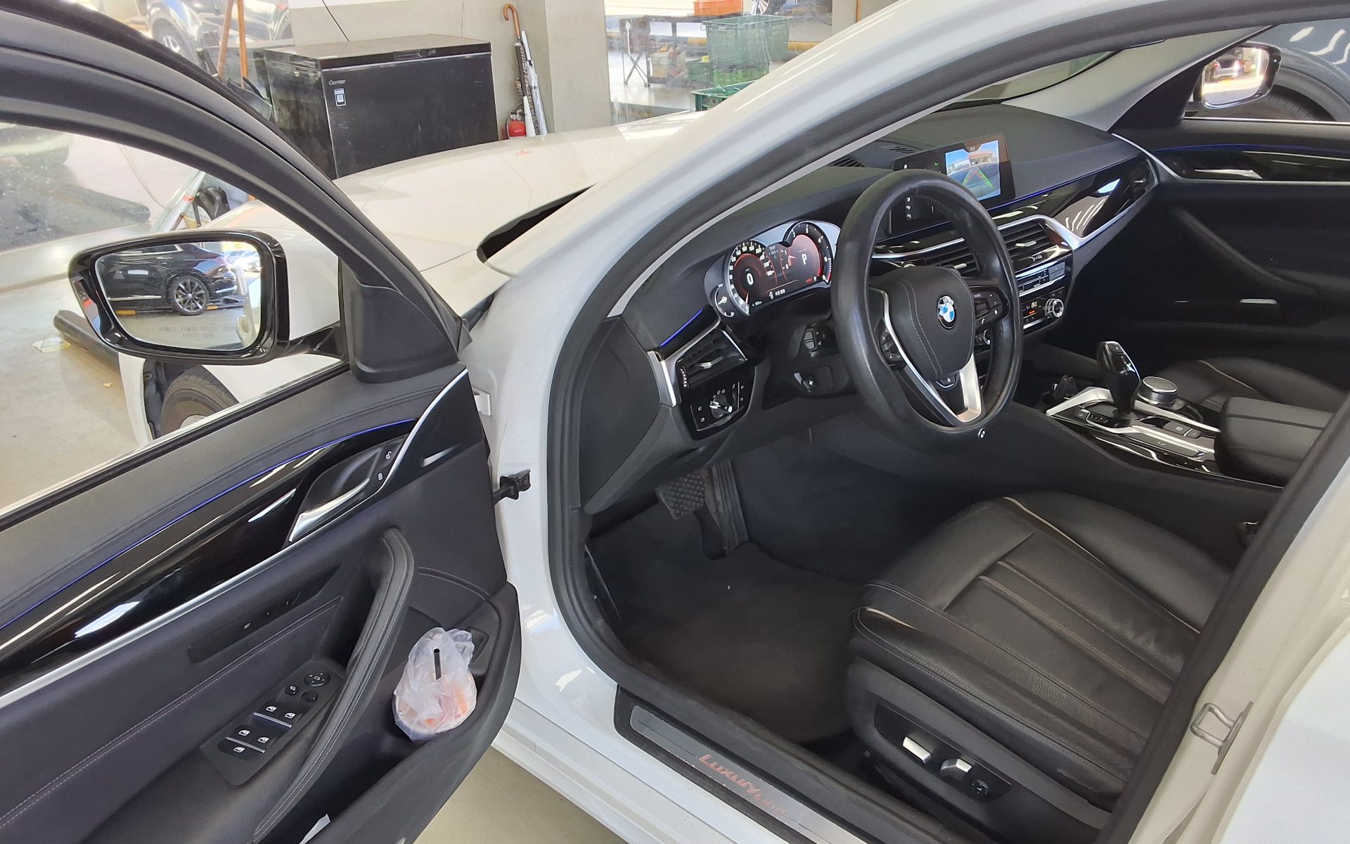 BMW 5 SERIES (7TH GEN) 520d LUXURY LINE SPECIAL 2018 - zdjęcie 10