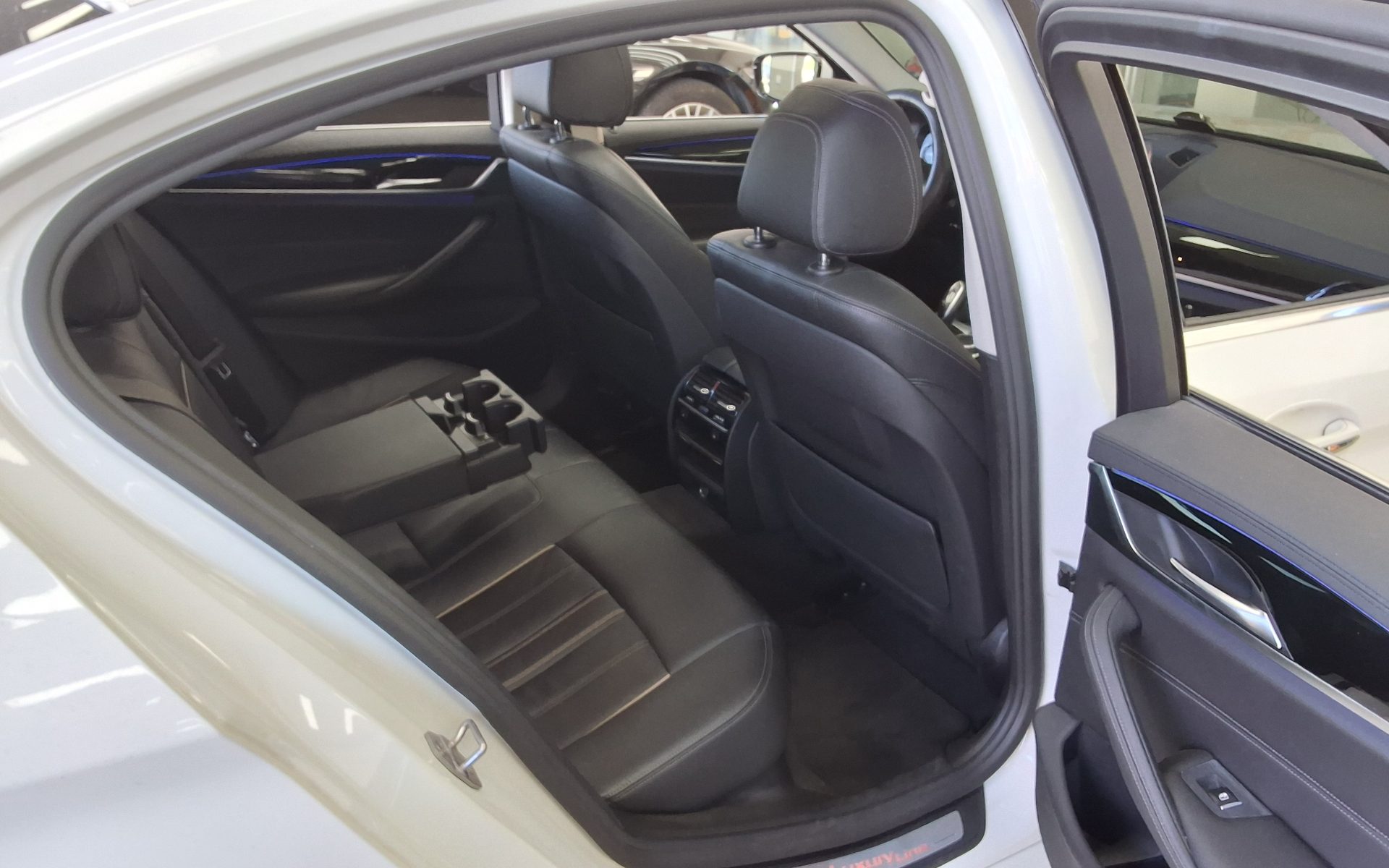 BMW 5 SERIES (7TH GEN) 520d LUXURY LINE SPECIAL 2018 - zdjęcie 13