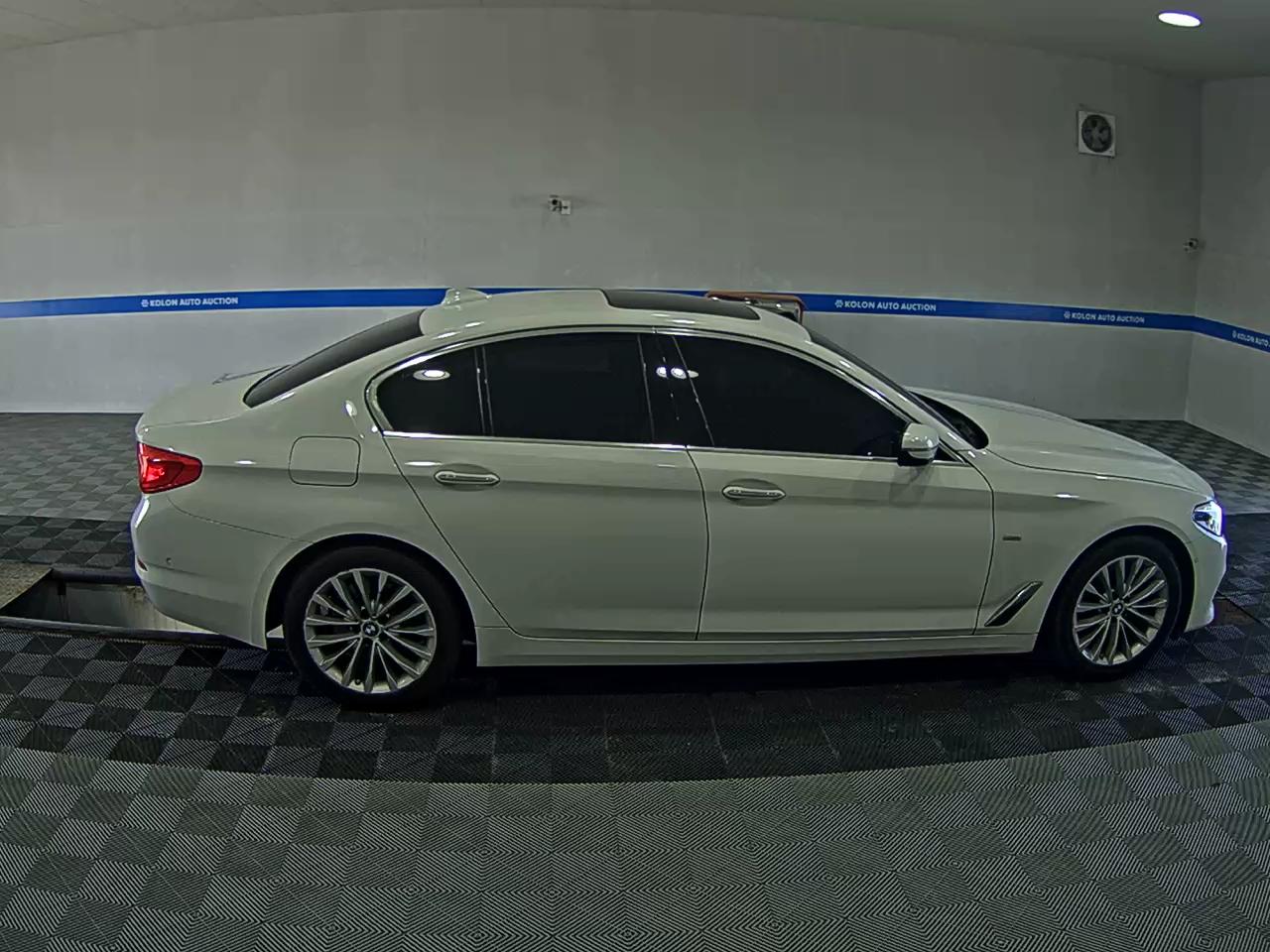 BMW 5 SERIES (7TH GEN) 520d LUXURY LINE SPECIAL 2018 - zdjęcie 4