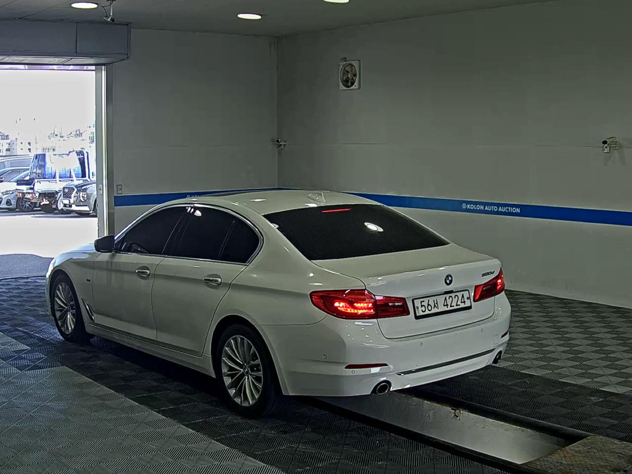 BMW 5 SERIES (7TH GEN) 520d LUXURY LINE SPECIAL 2018 - zdjęcie 6