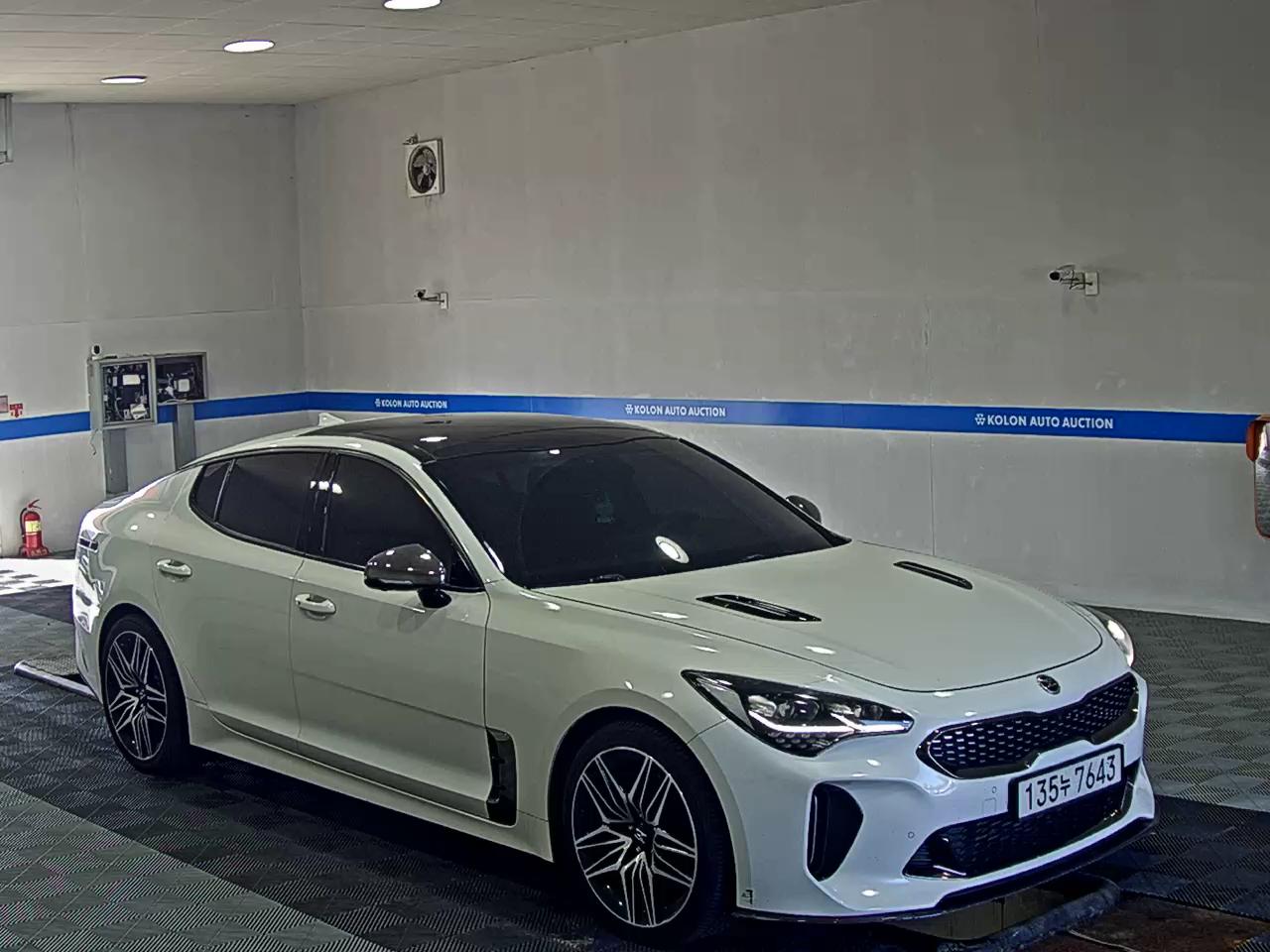 KIA STINGER 2.0 TURBO PLATINUM 2018 - zdjęcie 3