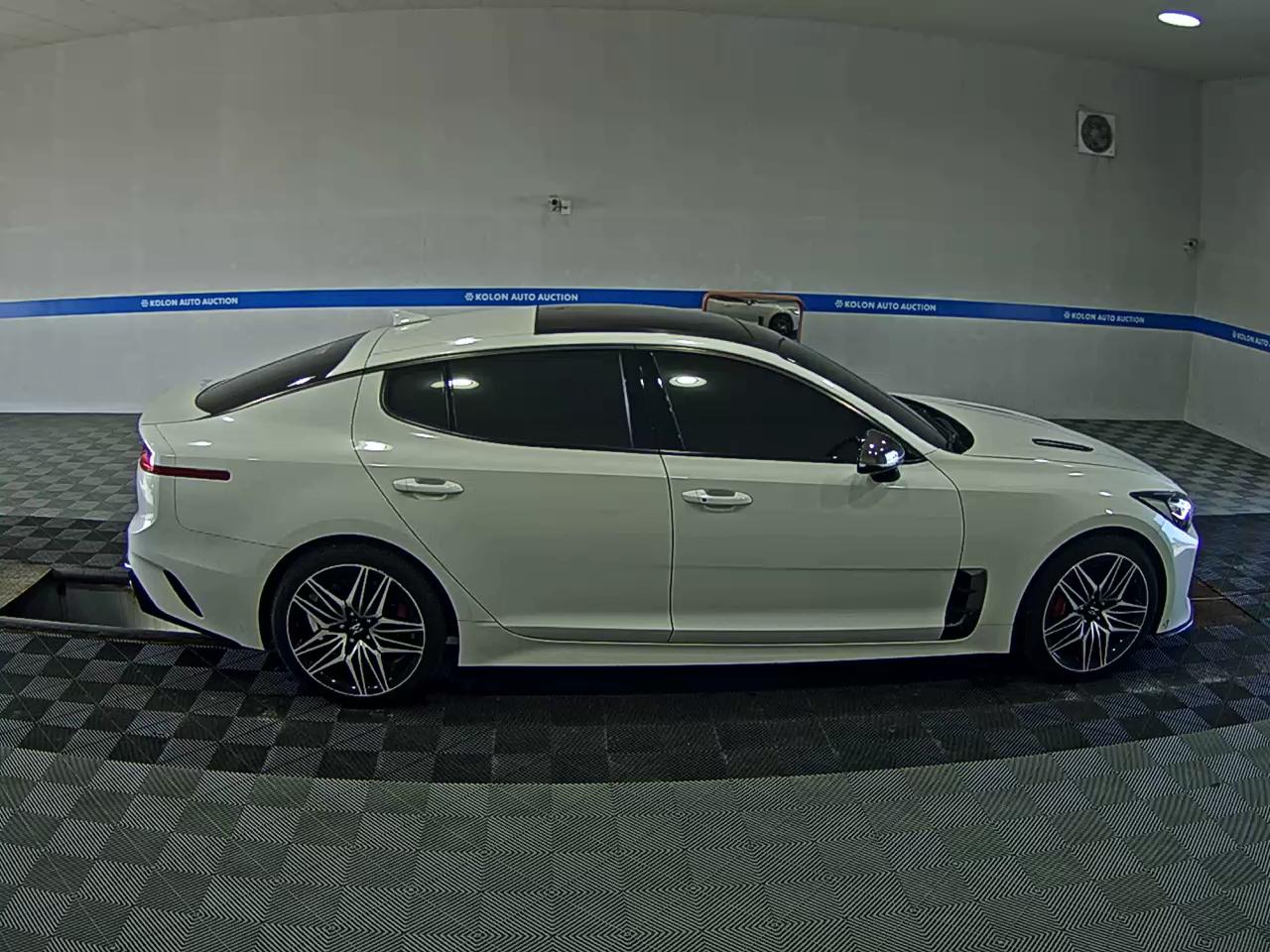 KIA STINGER 2.0 TURBO PLATINUM 2018 - zdjęcie 4