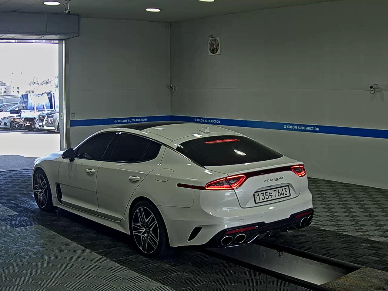KIA STINGER 2.0 TURBO PLATINUM 2018 - zdjęcie 6