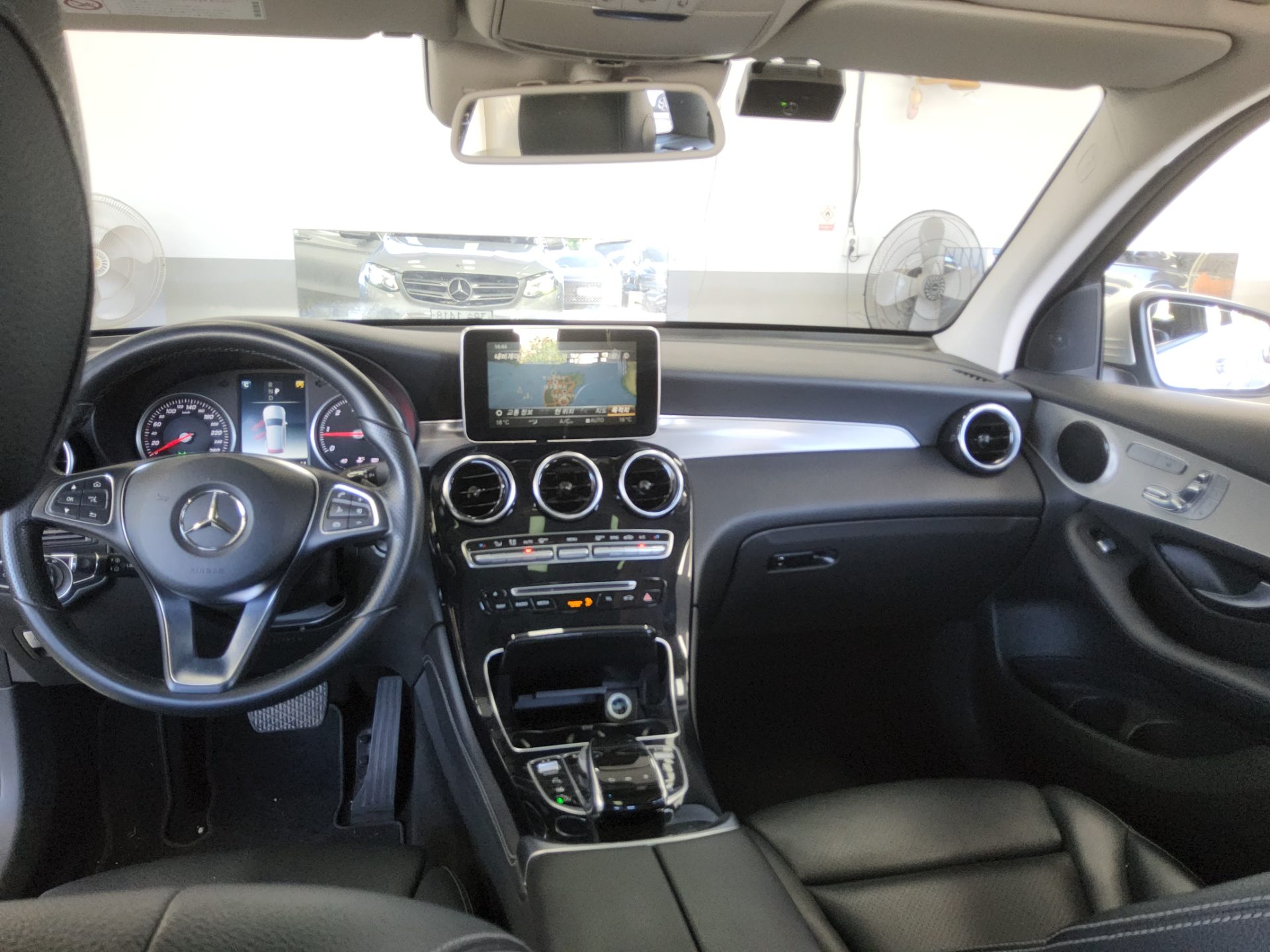 MERCEDES-BENZ GLC-CLASS GLC 220d 4MATIC 2018 - zdjęcie 11