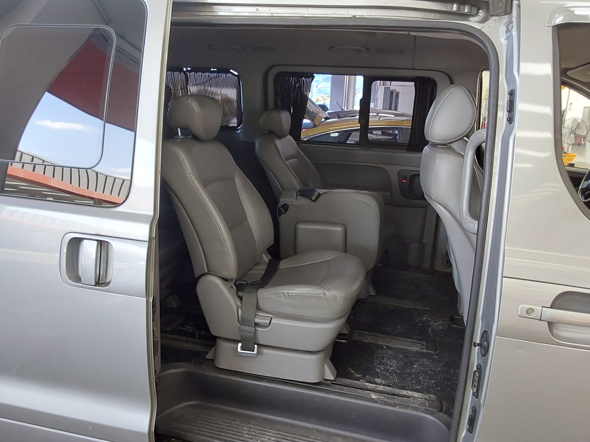 HYUNDAI GRAND STAREX 12-SEATER DIESEL CVX DELUXE 2013 - zdjęcie 13