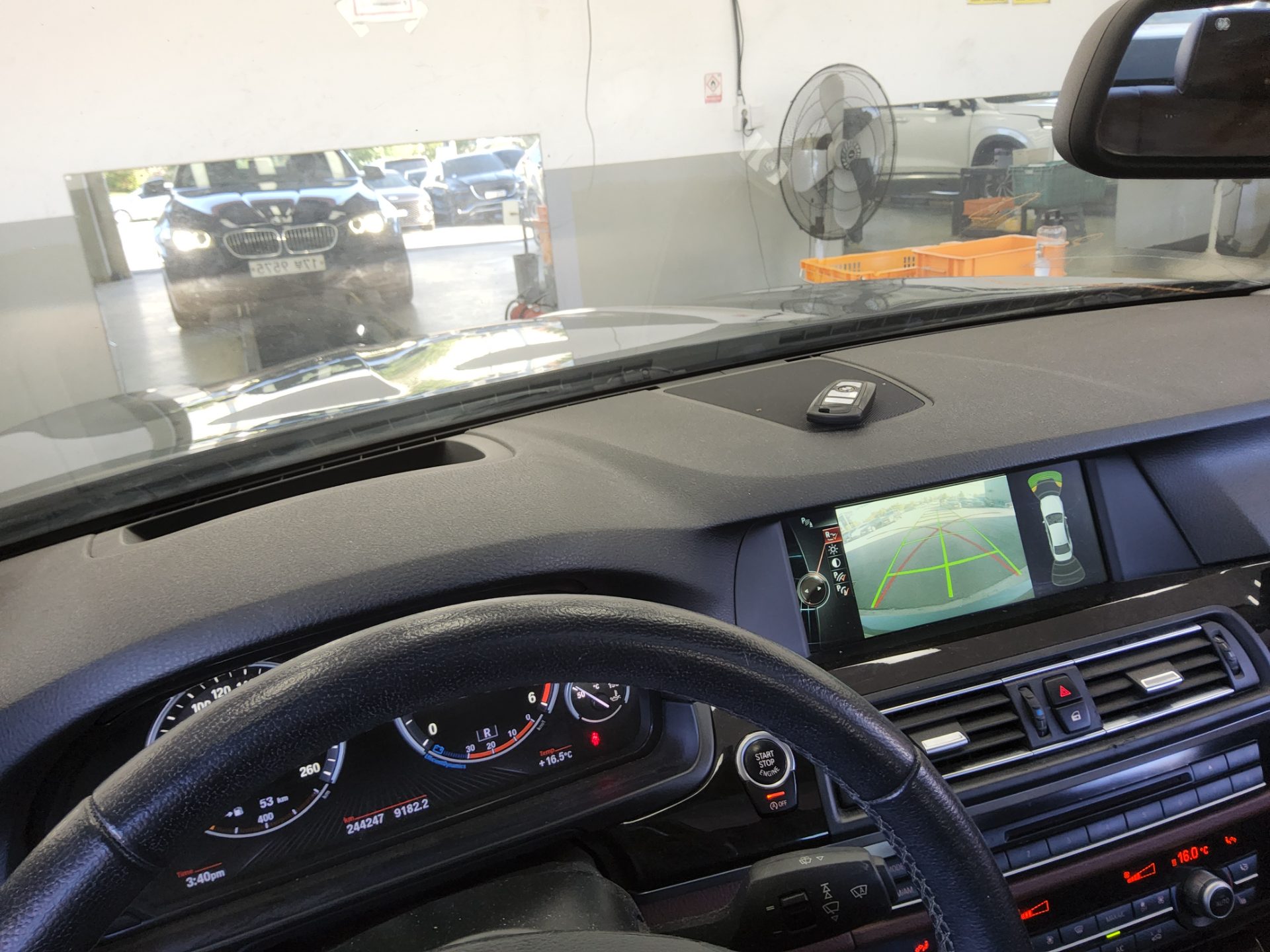 BMW 5 SERIES (6TH GEN) 520d 2013 - zdjęcie 18