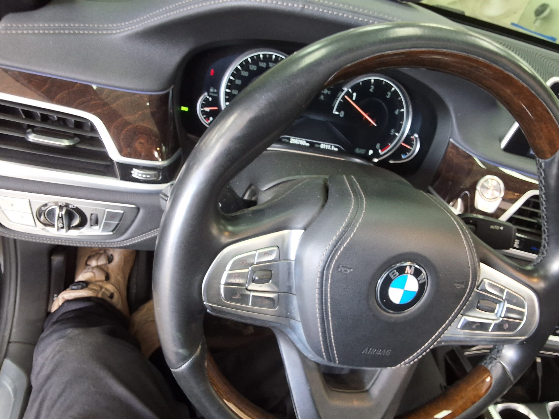 BMW 7 SERIES (6TH GEN) 730Ld xDRIVE 2016 - zdjęcie 23