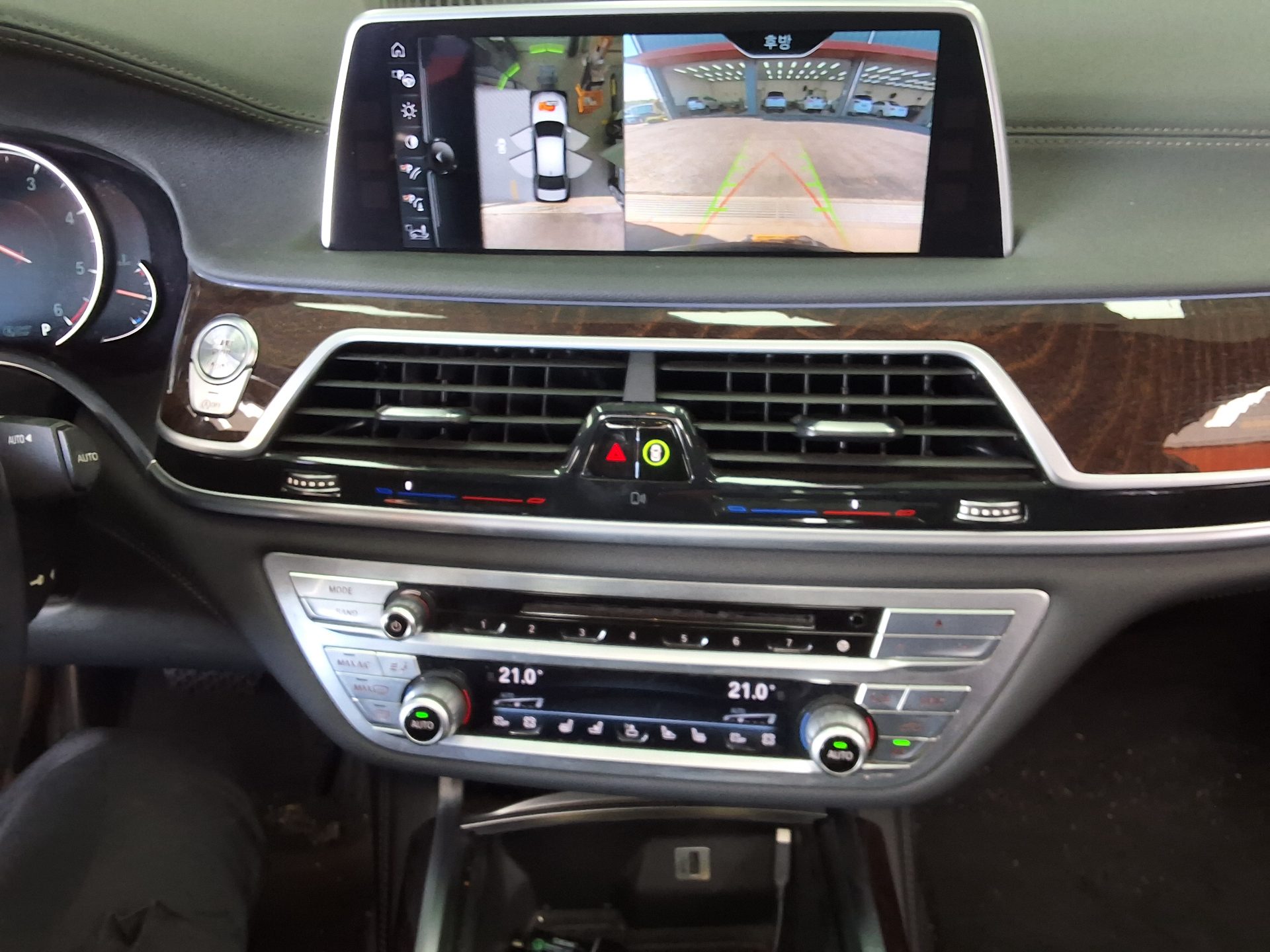BMW 7 SERIES (6TH GEN) 730Ld xDRIVE 2016 - zdjęcie 24