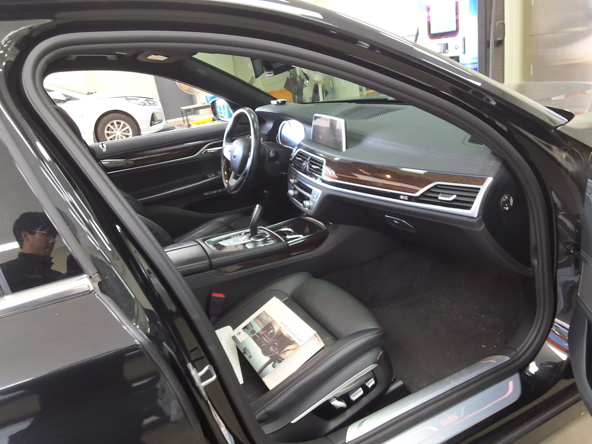 BMW 7 SERIES (6TH GEN) 730Ld xDRIVE 2016 - zdjęcie 15