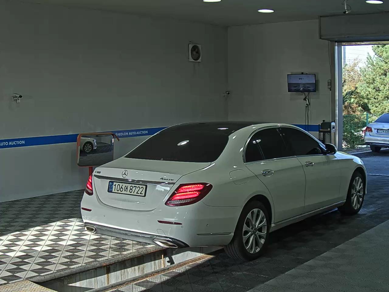 MERCEDES-BENZ E-CLASS (5TH GEN) E300 4MATIC EXCLUSIVE 2019 - zdjęcie 5