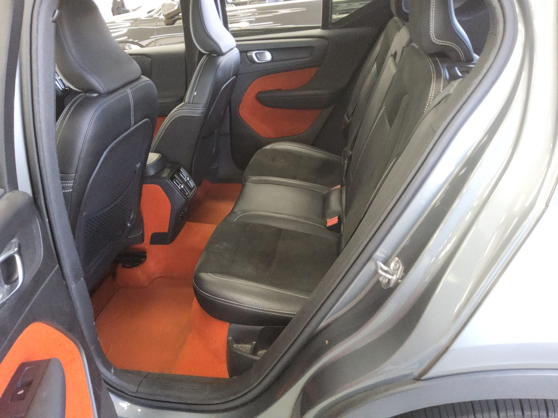 VOLVO XC40 2.0 T4 AWD R DESIGN 2019 - zdjęcie 12
