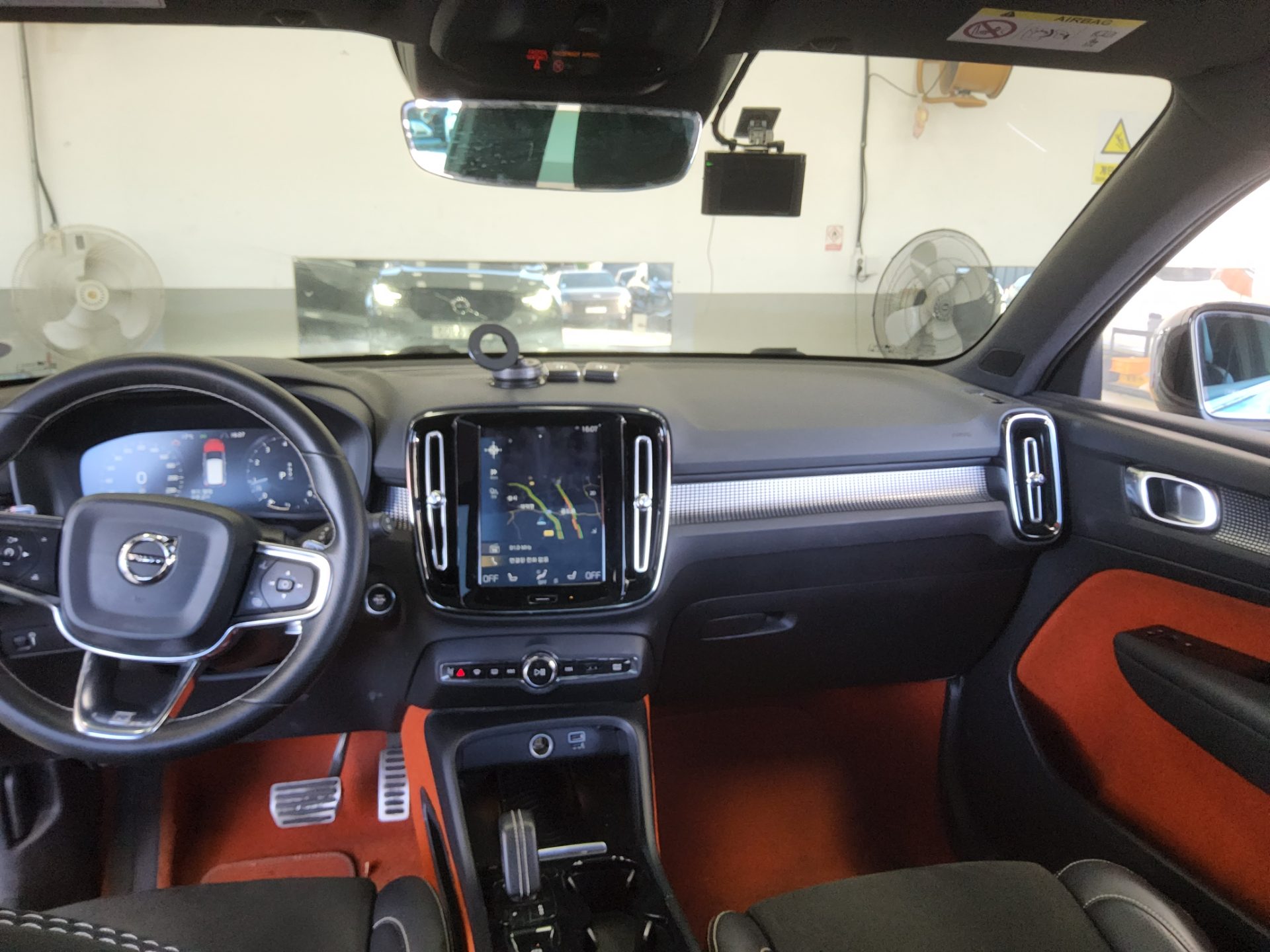 VOLVO XC40 2.0 T4 AWD R DESIGN 2019 - zdjęcie 11