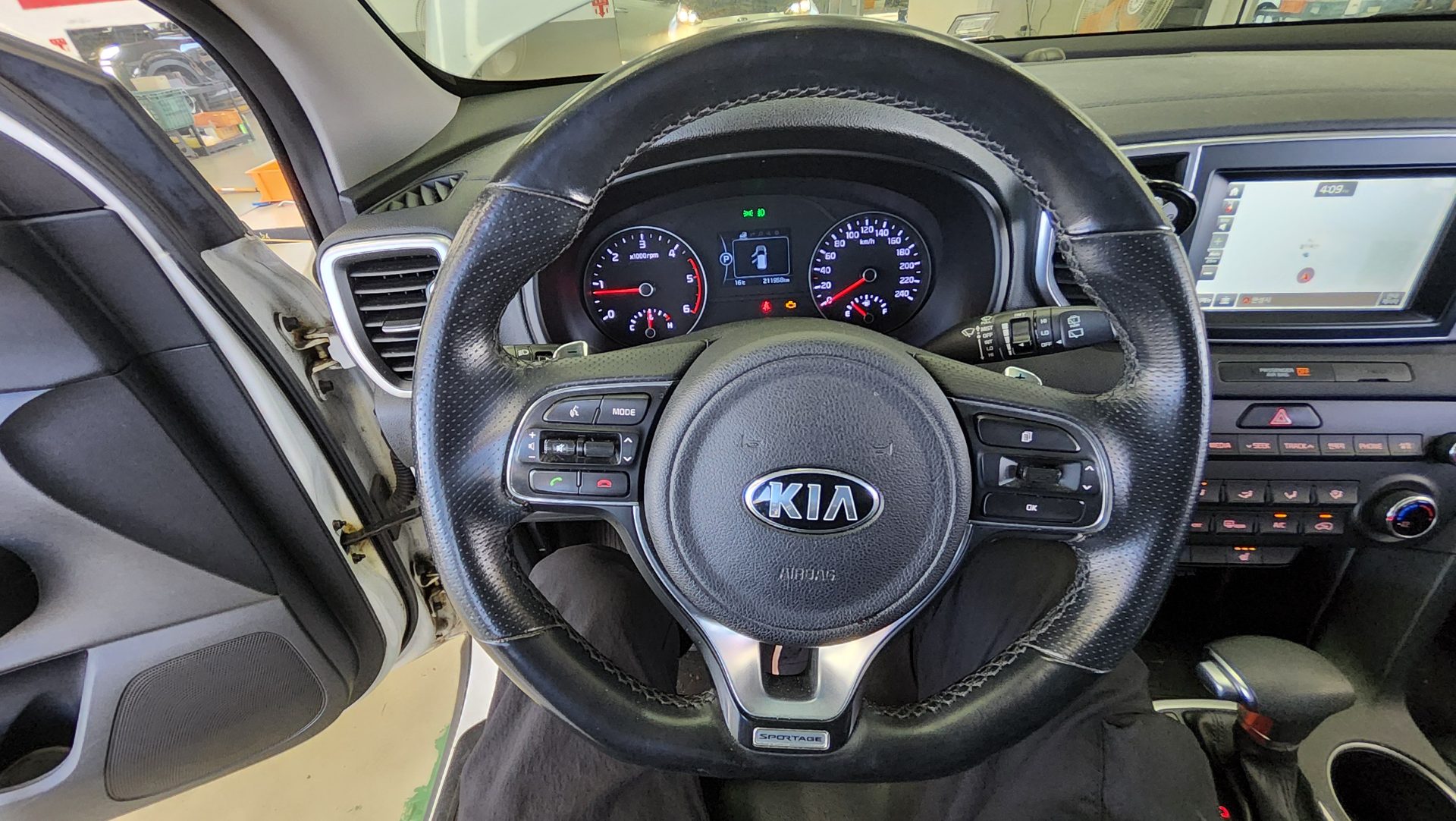 KIA NEW SPORTAGE 1.7 2WD TRENDY 2017 - zdjęcie 17