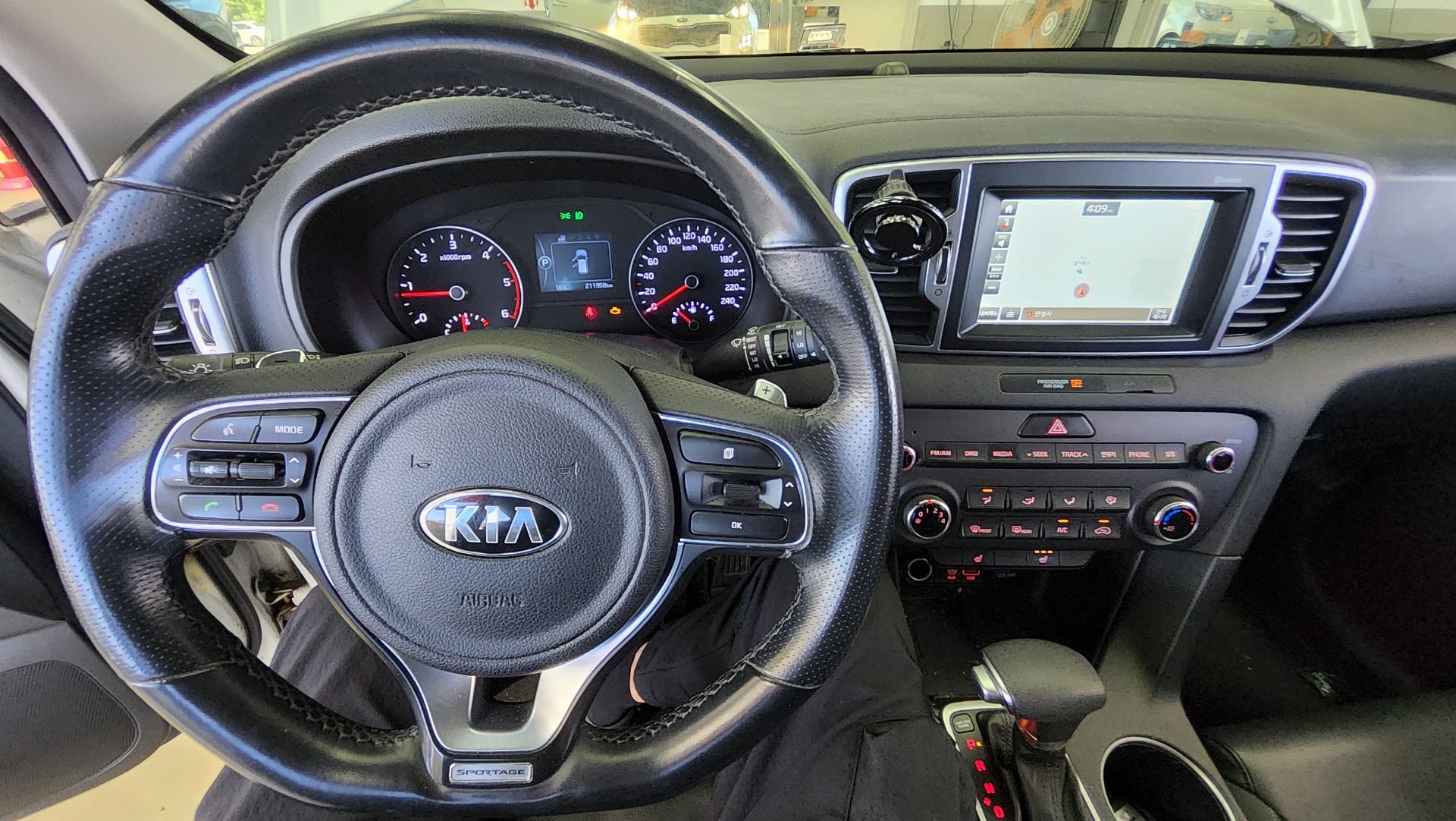 KIA NEW SPORTAGE 1.7 2WD TRENDY 2017 - zdjęcie 18