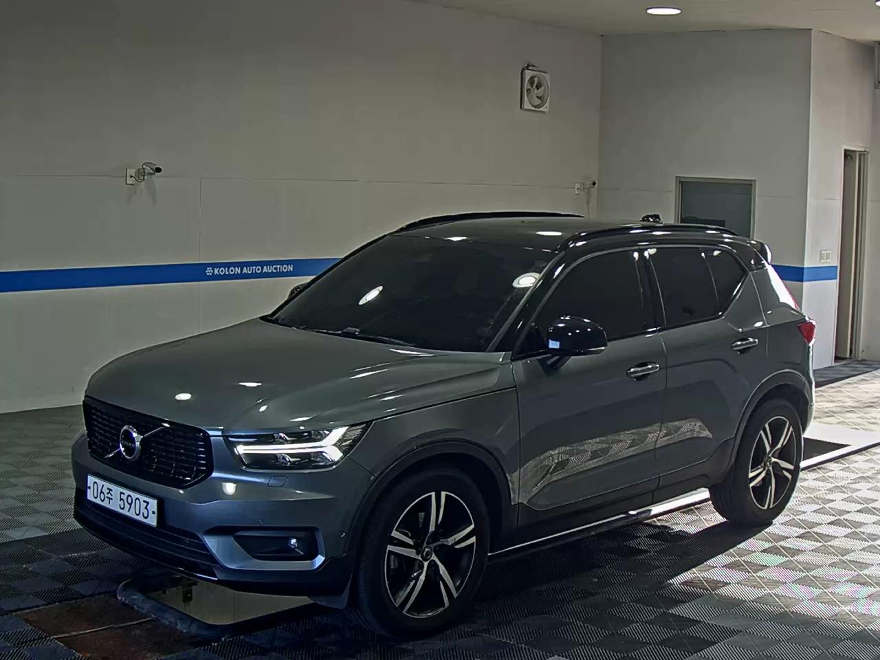 VOLVO XC40 2.0 T4 AWD R DESIGN 2019 - zdjęcie 2