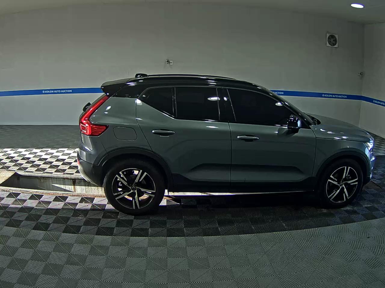 VOLVO XC40 2.0 T4 AWD R DESIGN 2019 - zdjęcie 4