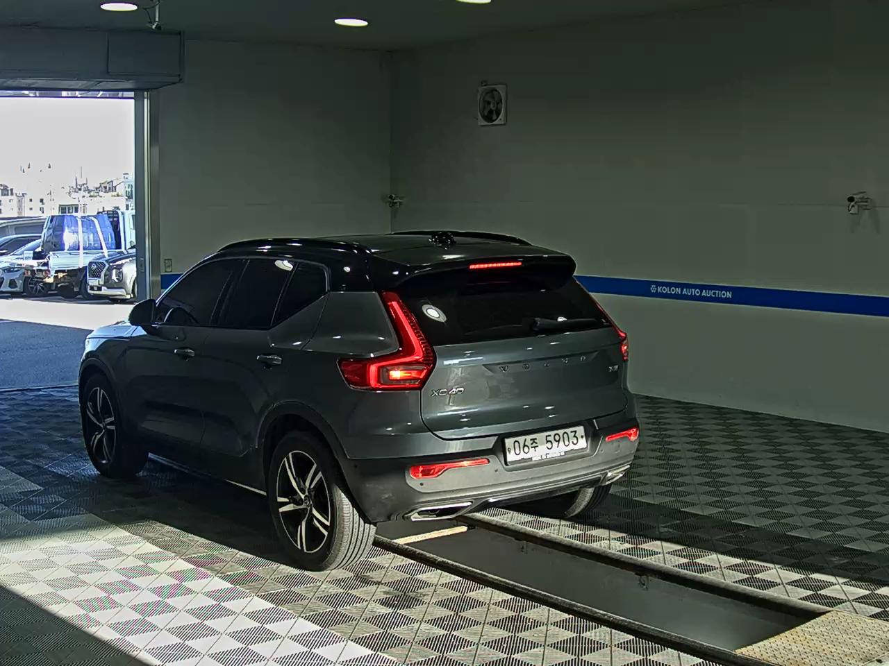 VOLVO XC40 2.0 T4 AWD R DESIGN 2019 - zdjęcie 6