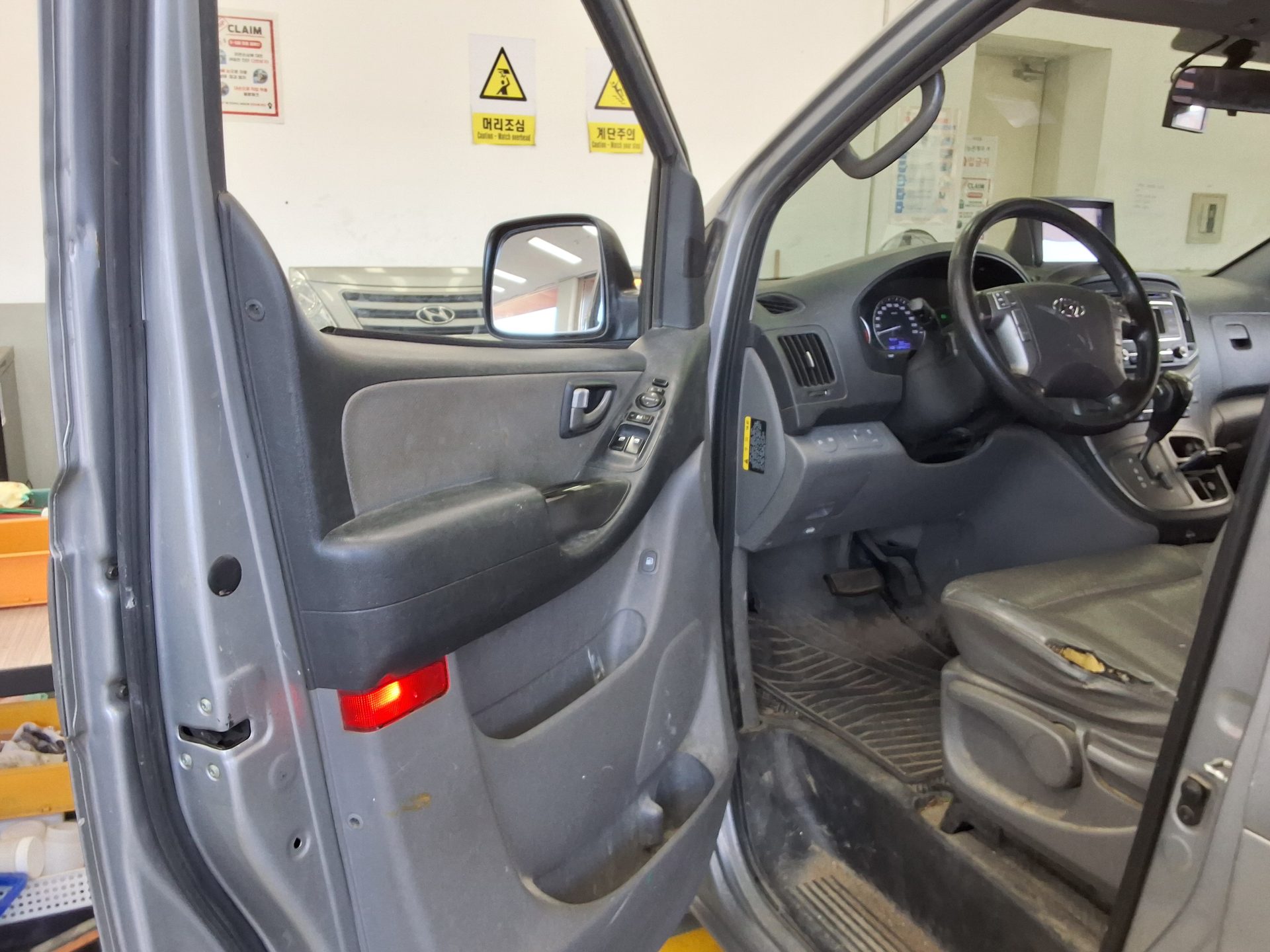 HYUNDAI GRAND STAREX 5-SEATER DIESEL VAN MODERN 2017 - zdjęcie 10