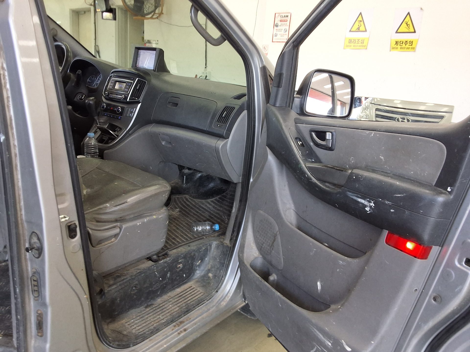 HYUNDAI GRAND STAREX 5-SEATER DIESEL VAN MODERN 2017 - zdjęcie 14