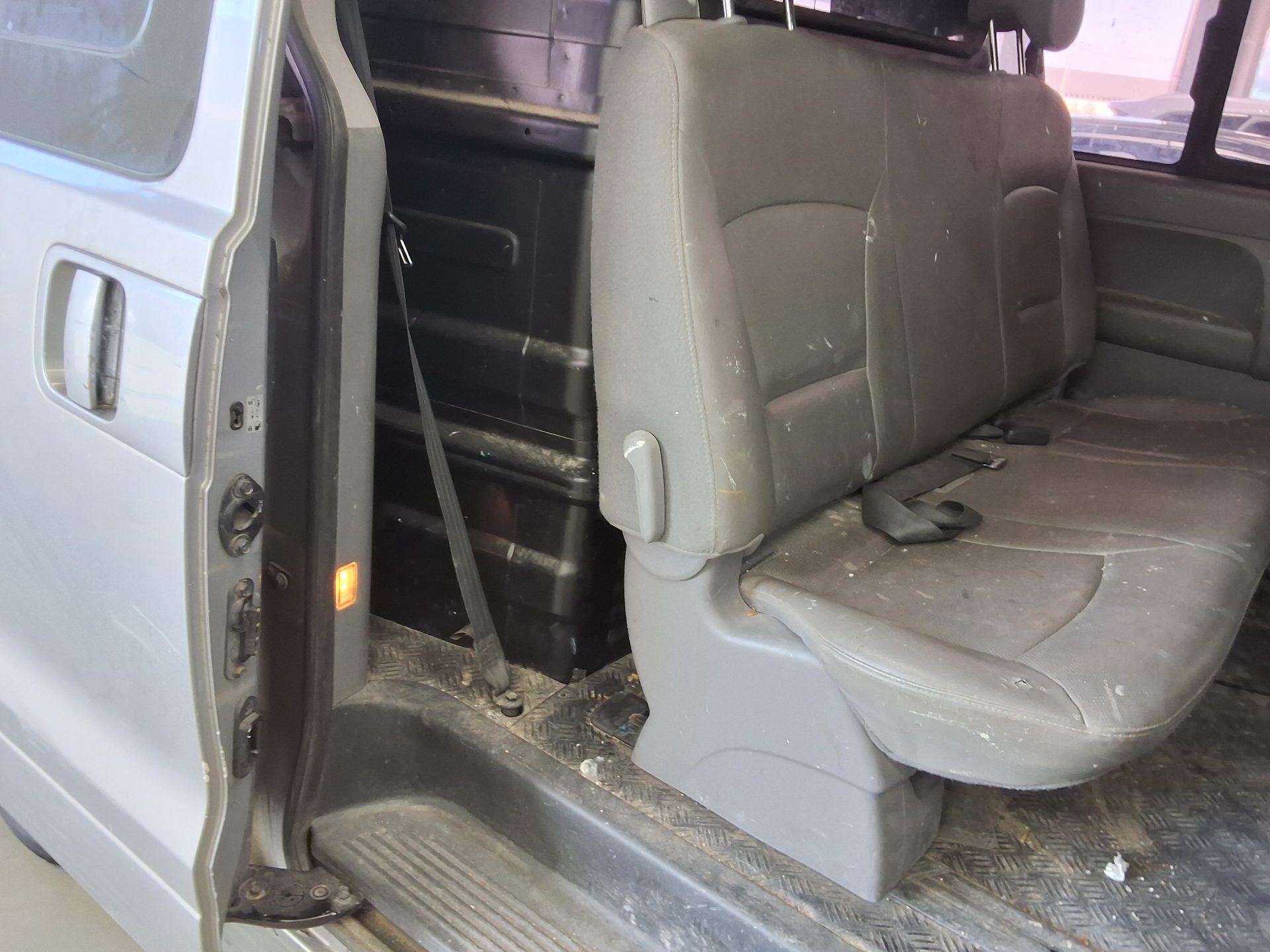 HYUNDAI GRAND STAREX 5-SEATER DIESEL VAN MODERN 2017 - zdjęcie 13