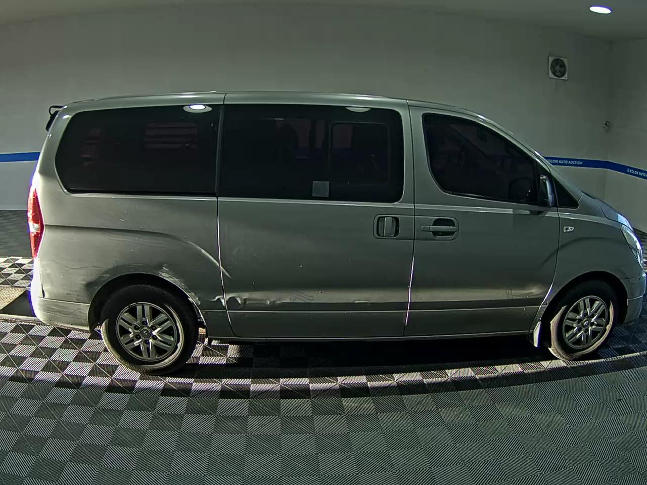 HYUNDAI GRAND STAREX 5-SEATER DIESEL VAN MODERN 2017 - zdjęcie 4