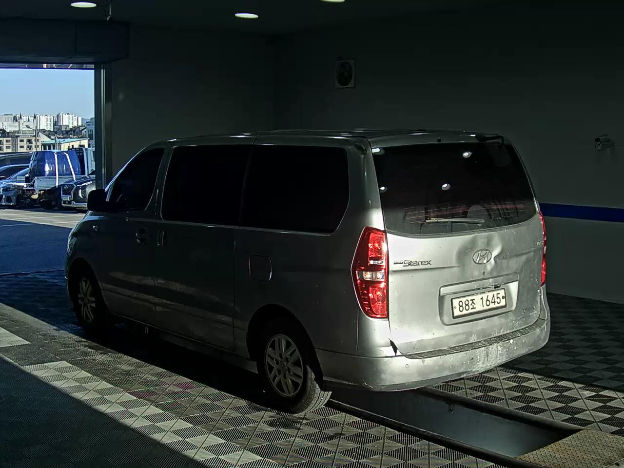 HYUNDAI GRAND STAREX 5-SEATER DIESEL VAN MODERN 2017 - zdjęcie 6