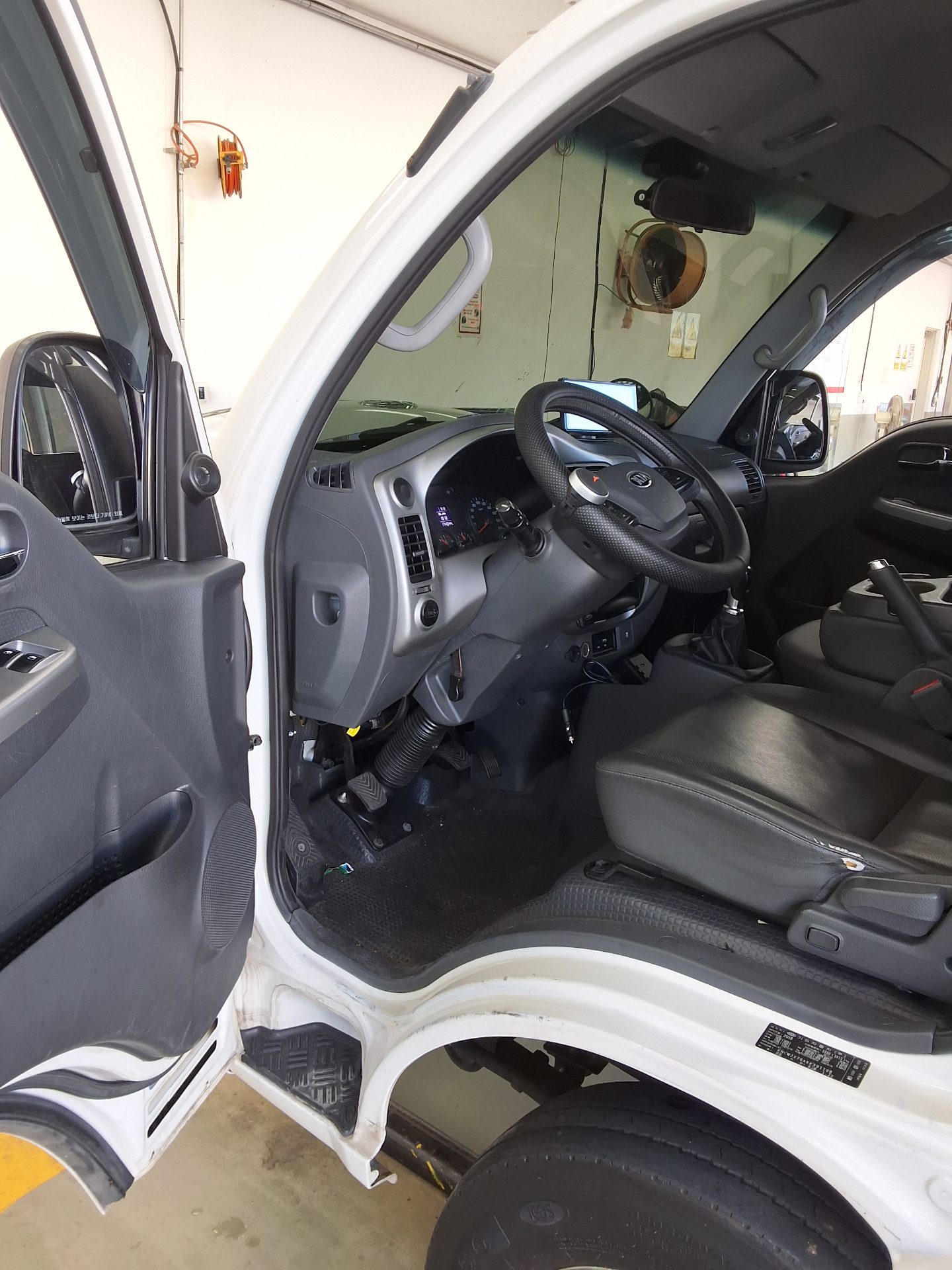 KIA BONGO III CARGO 1.2 TON STANDARD CAB EXTRA LONG WHEELBASE 2019 - zdjęcie 10