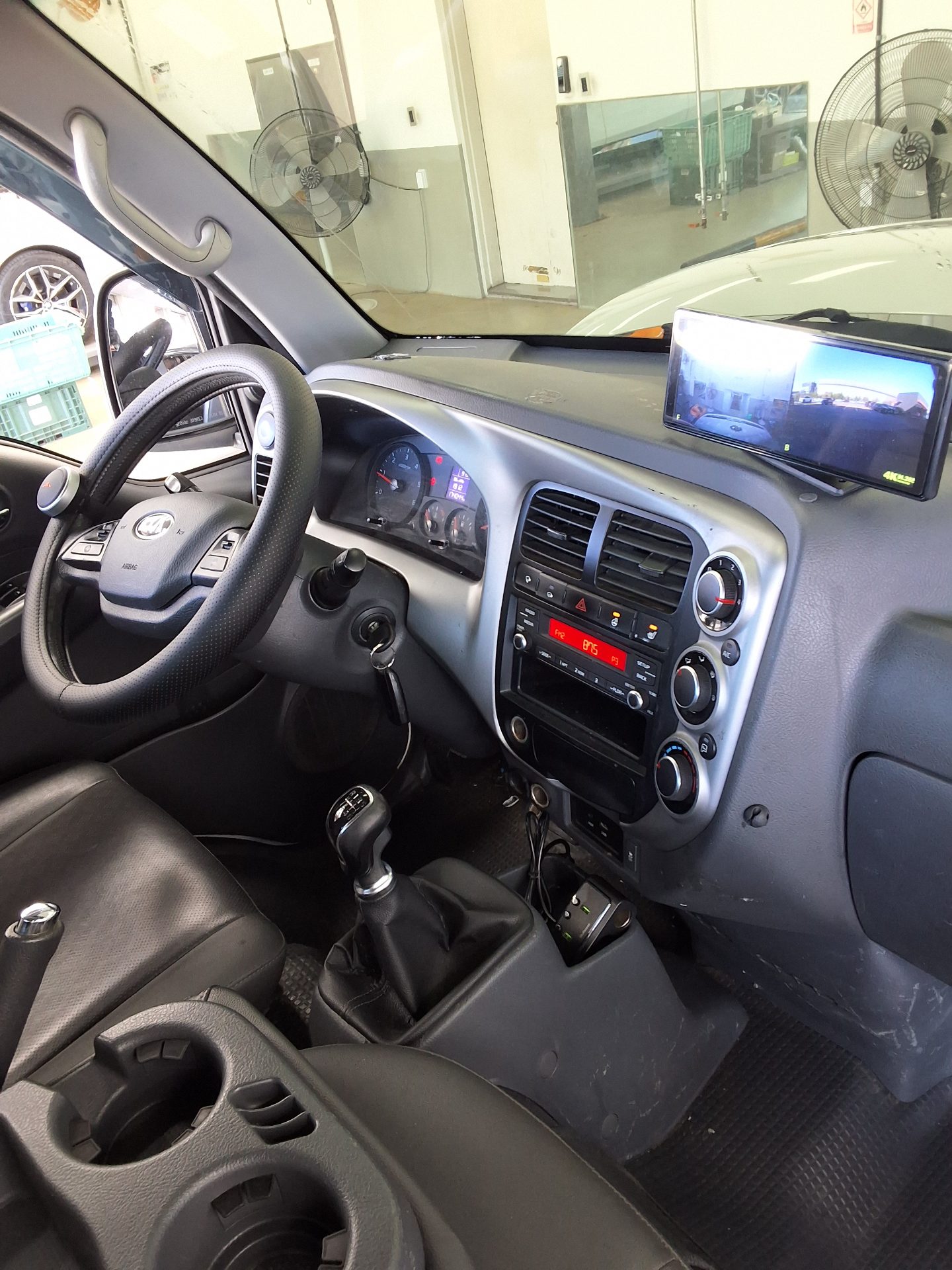 KIA BONGO III CARGO 1.2 TON STANDARD CAB EXTRA LONG WHEELBASE 2019 - zdjęcie 11