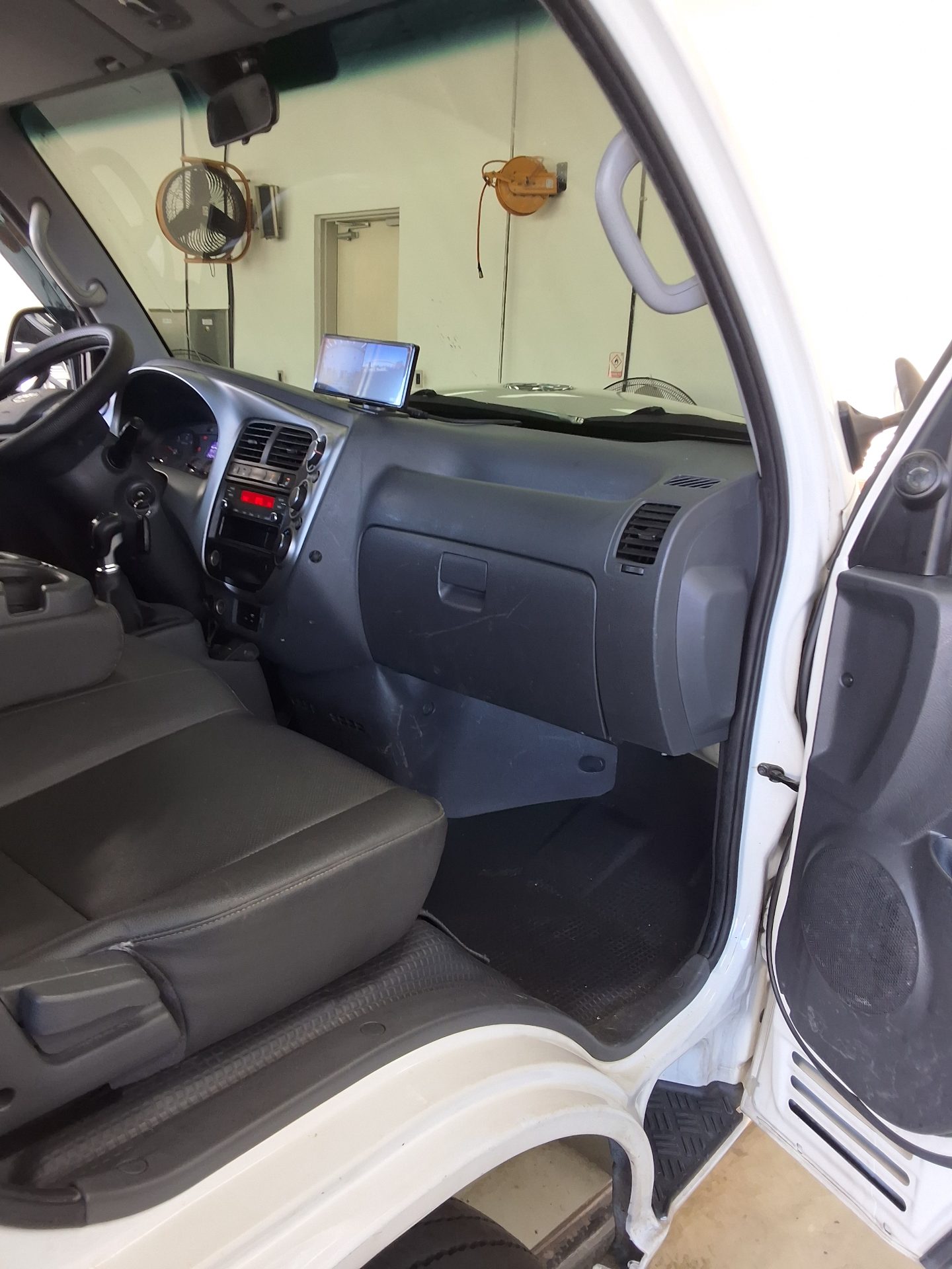 KIA BONGO III CARGO 1.2 TON STANDARD CAB EXTRA LONG WHEELBASE 2019 - zdjęcie 12