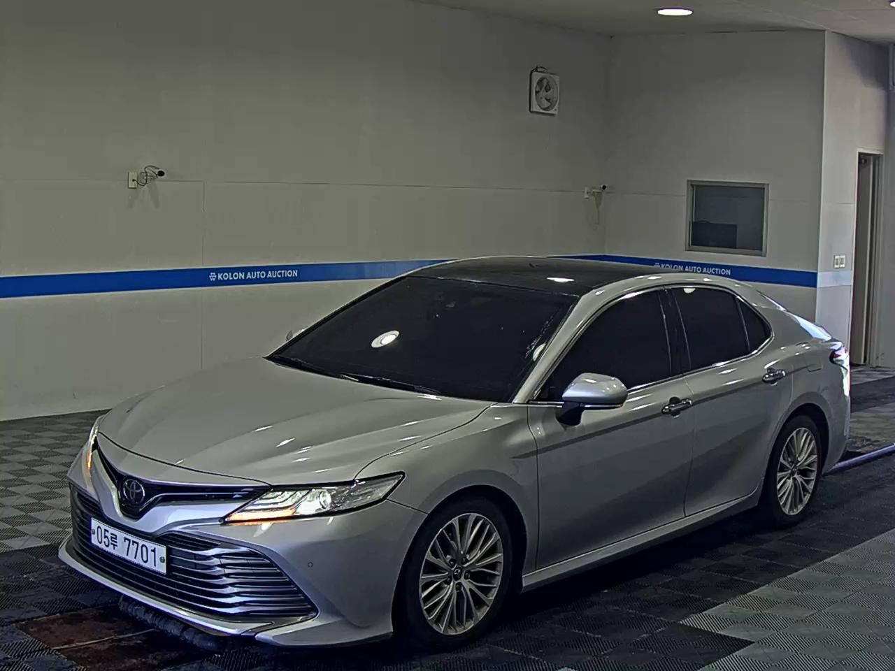 TOYOTA CAMRY (10TH GEN) 2.5 2018 - zdjęcie 2