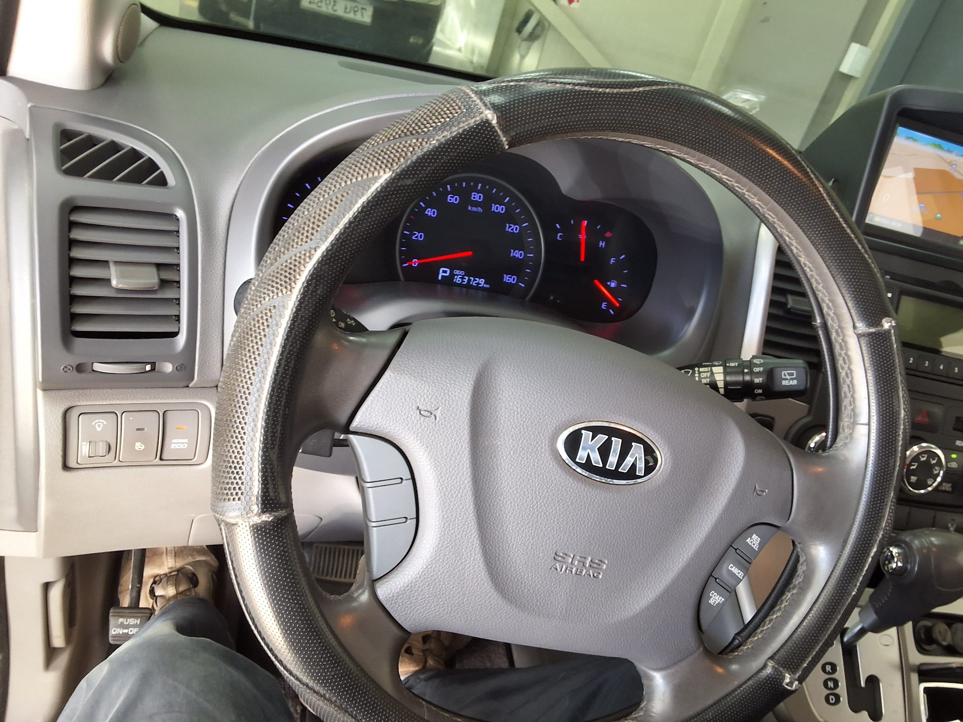 KIA CARNIVAL R 11-SEATER DIESEL GLX PREMIUM MODEL 2014 - zdjęcie 23