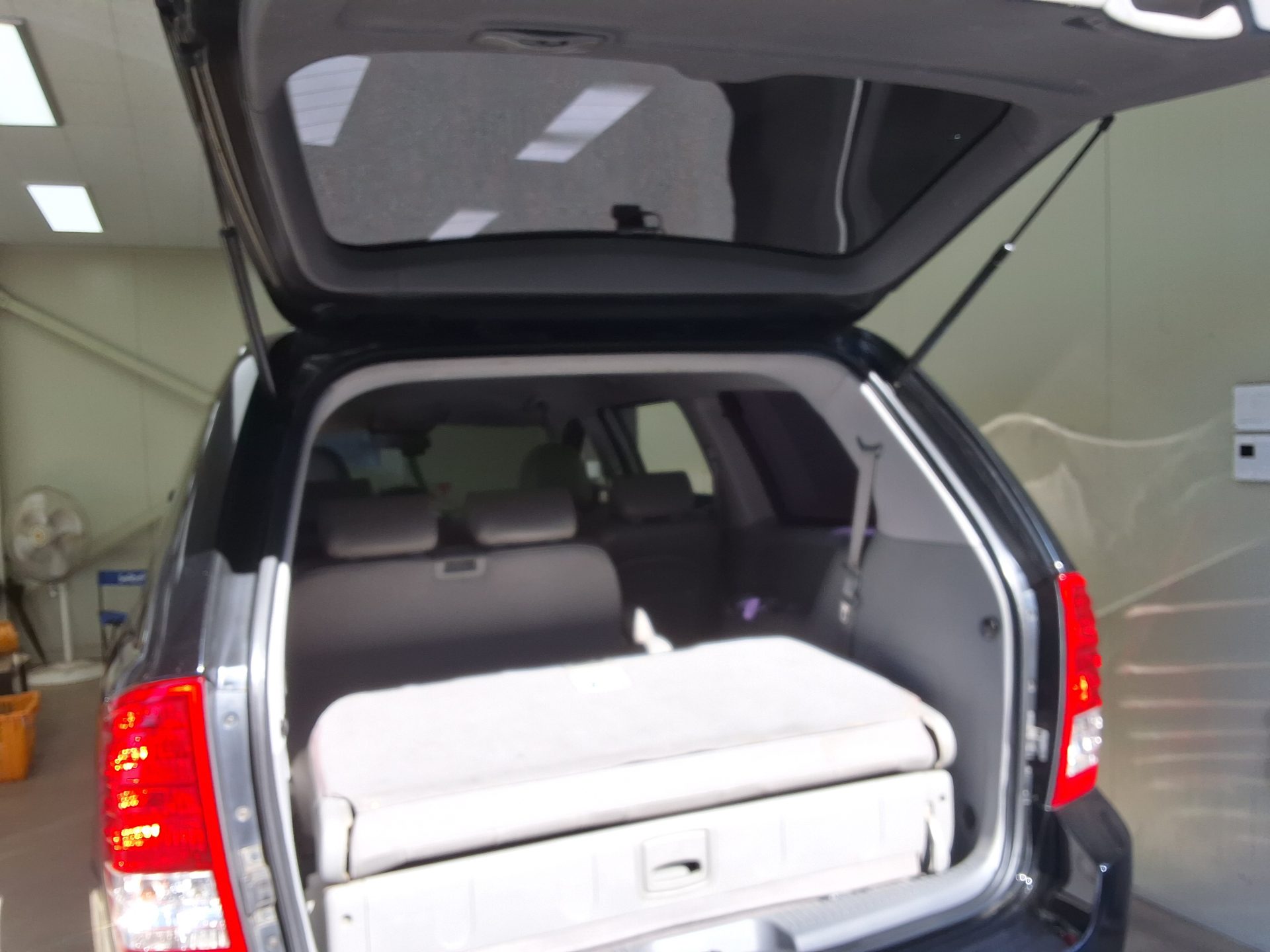 KIA CARNIVAL R 11-SEATER DIESEL GLX PREMIUM MODEL 2014 - zdjęcie 16
