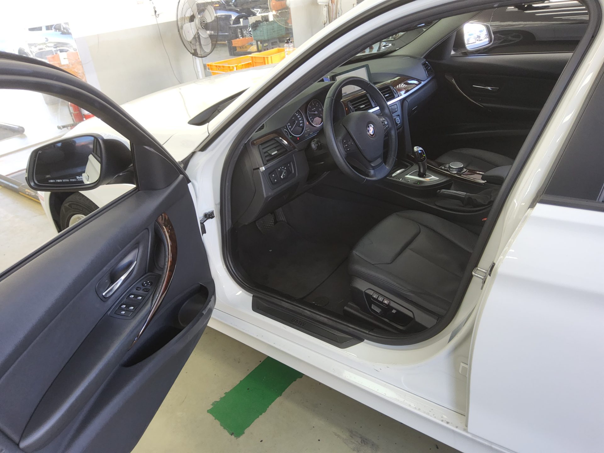 BMW 3 SERIES (6TH GEN) 320d 2015 - zdjęcie 10