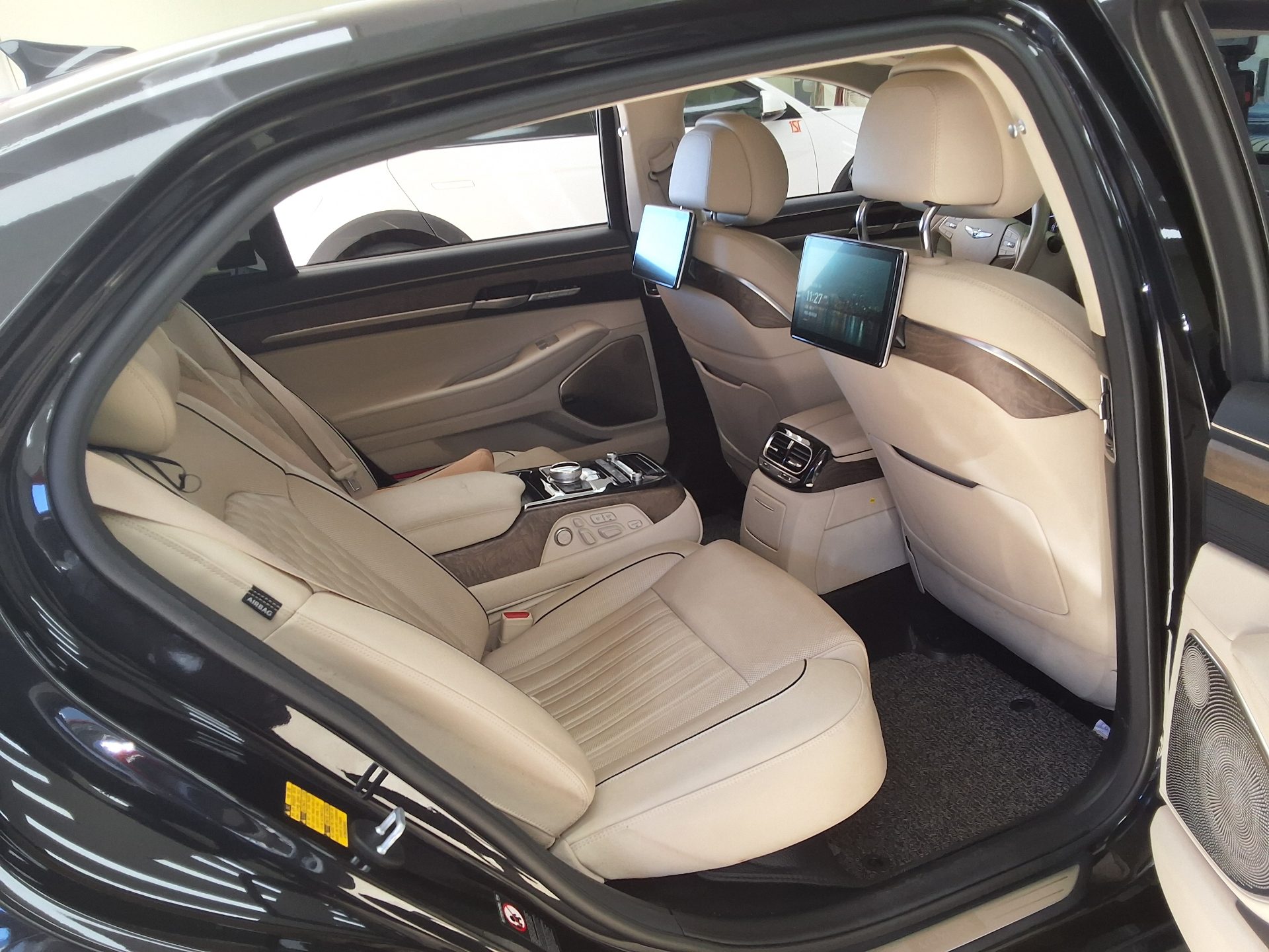 GENESIS G90 5.0 AWD PRESTIGE 2019 - zdjęcie 14