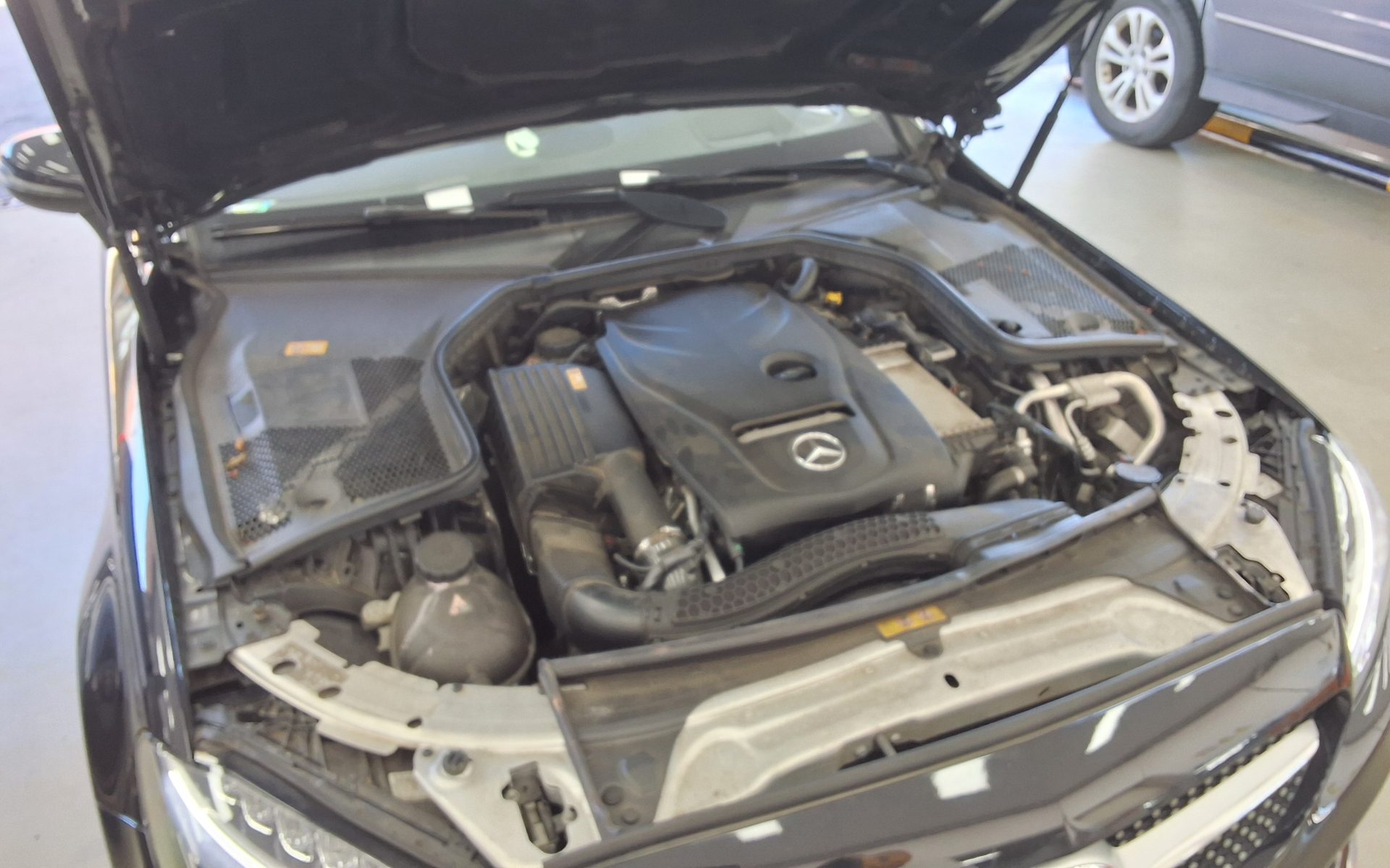 MERCEDES-BENZ C-CLASS (4TH GEN) C200 COUPE 2016 - zdjęcie 19