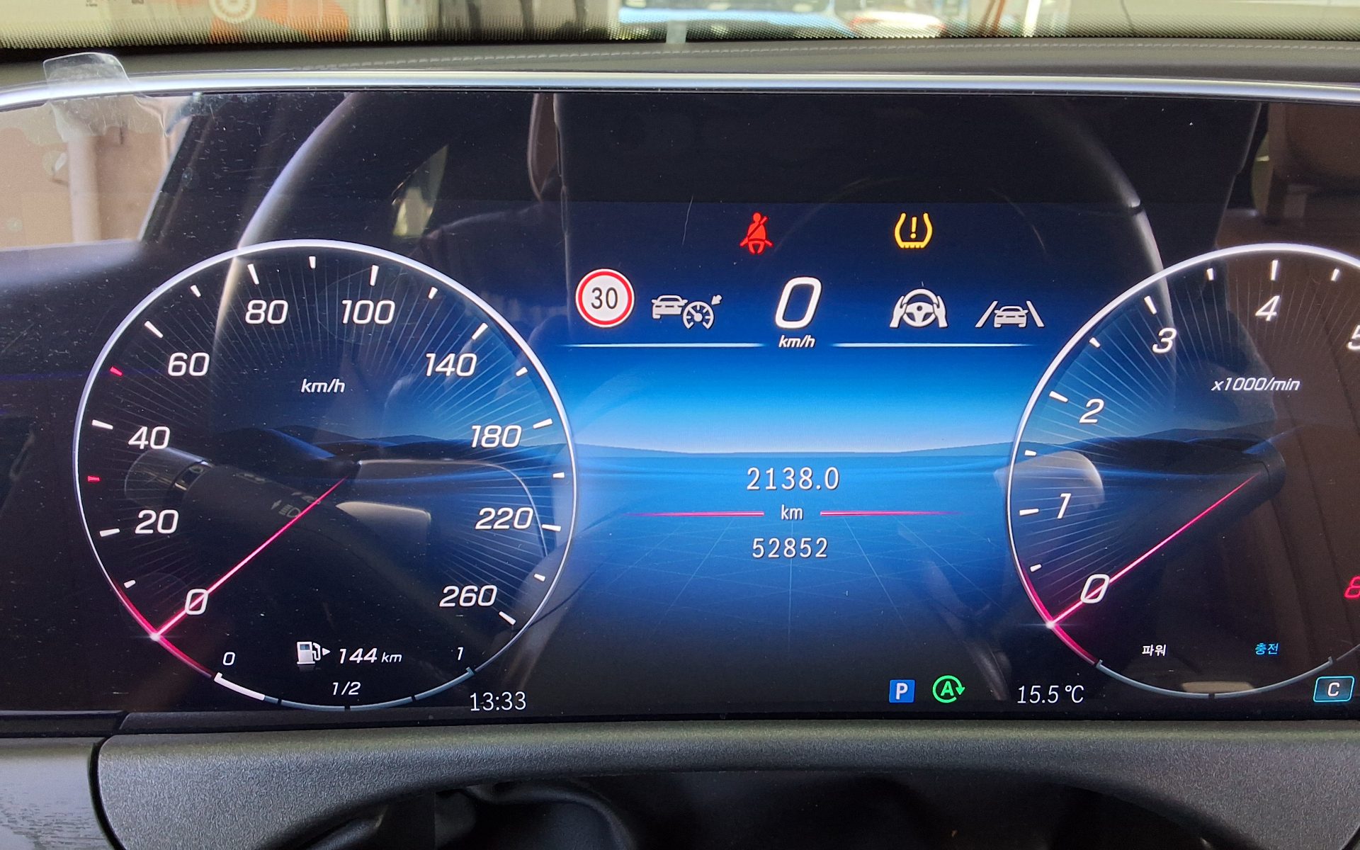 MERCEDES-BENZ E-CLASS (6TH GEN) E200 AVANTGARDE 2024 - zdjęcie 9