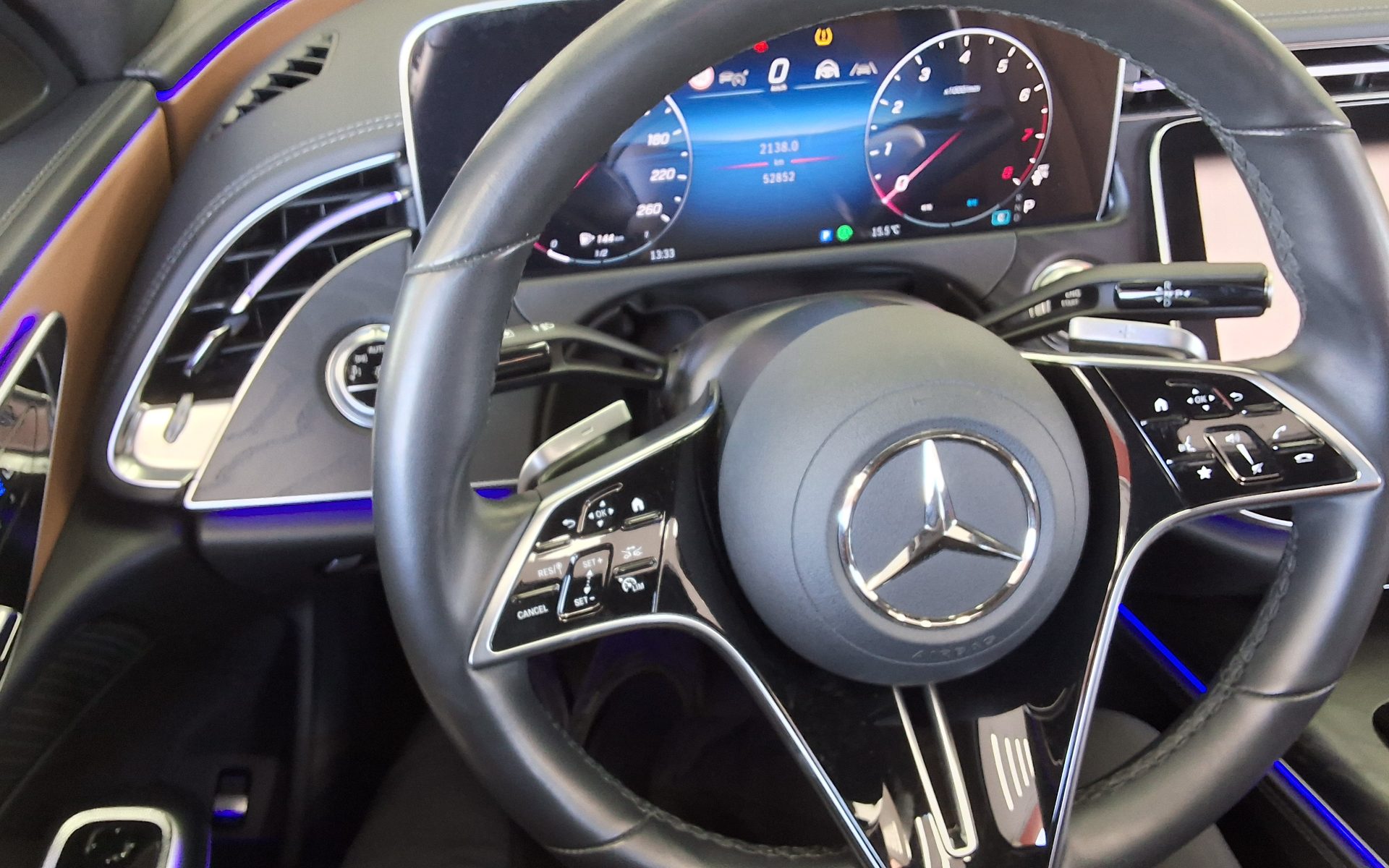 MERCEDES-BENZ E-CLASS (6TH GEN) E200 AVANTGARDE 2024 - zdjęcie 17