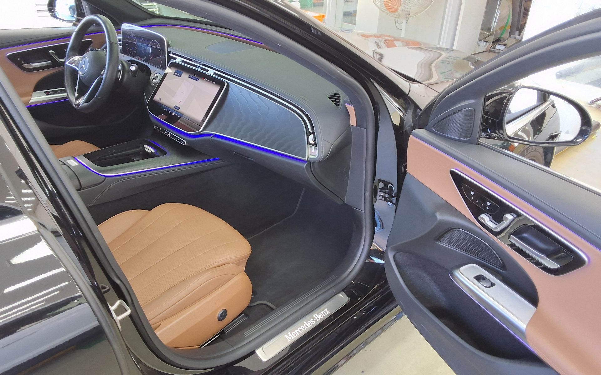 MERCEDES-BENZ E-CLASS (6TH GEN) E200 AVANTGARDE 2024 - zdjęcie 14