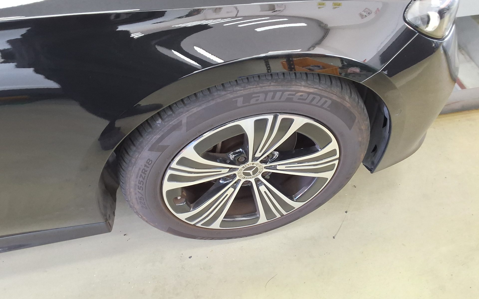 MERCEDES-BENZ E-CLASS (6TH GEN) E200 AVANTGARDE 2024 - zdjęcie 26