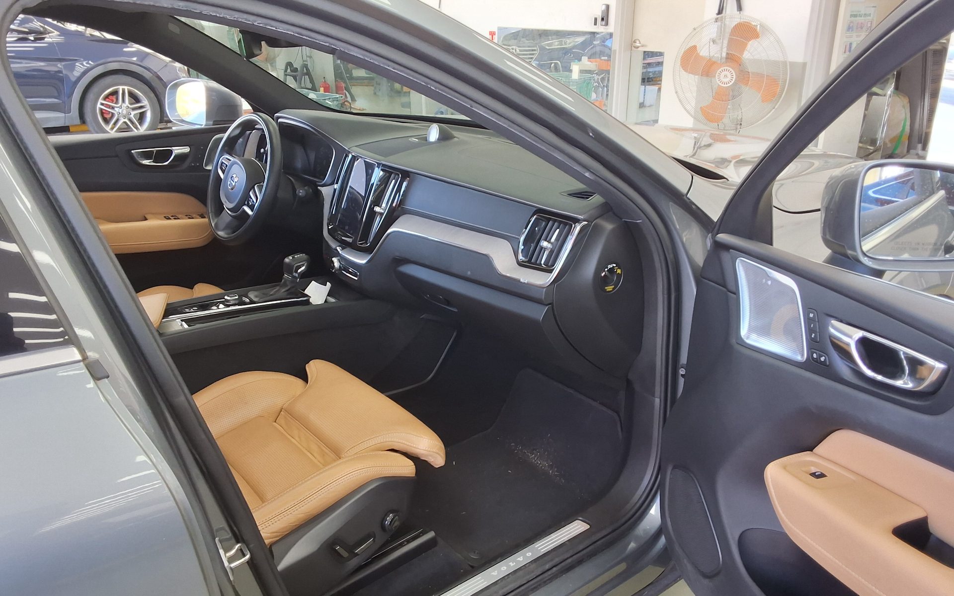 VOLVO XC60 (2ND GEN) D4 AWD INSCRIPTION 2018 - zdjęcie 14