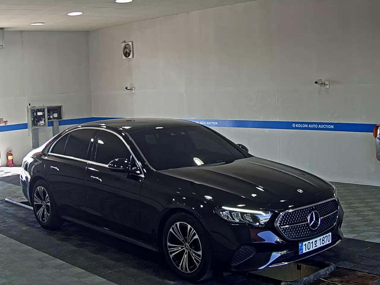 MERCEDES-BENZ E-CLASS (6TH GEN) E200 AVANTGARDE 2024 - zdjęcie 3