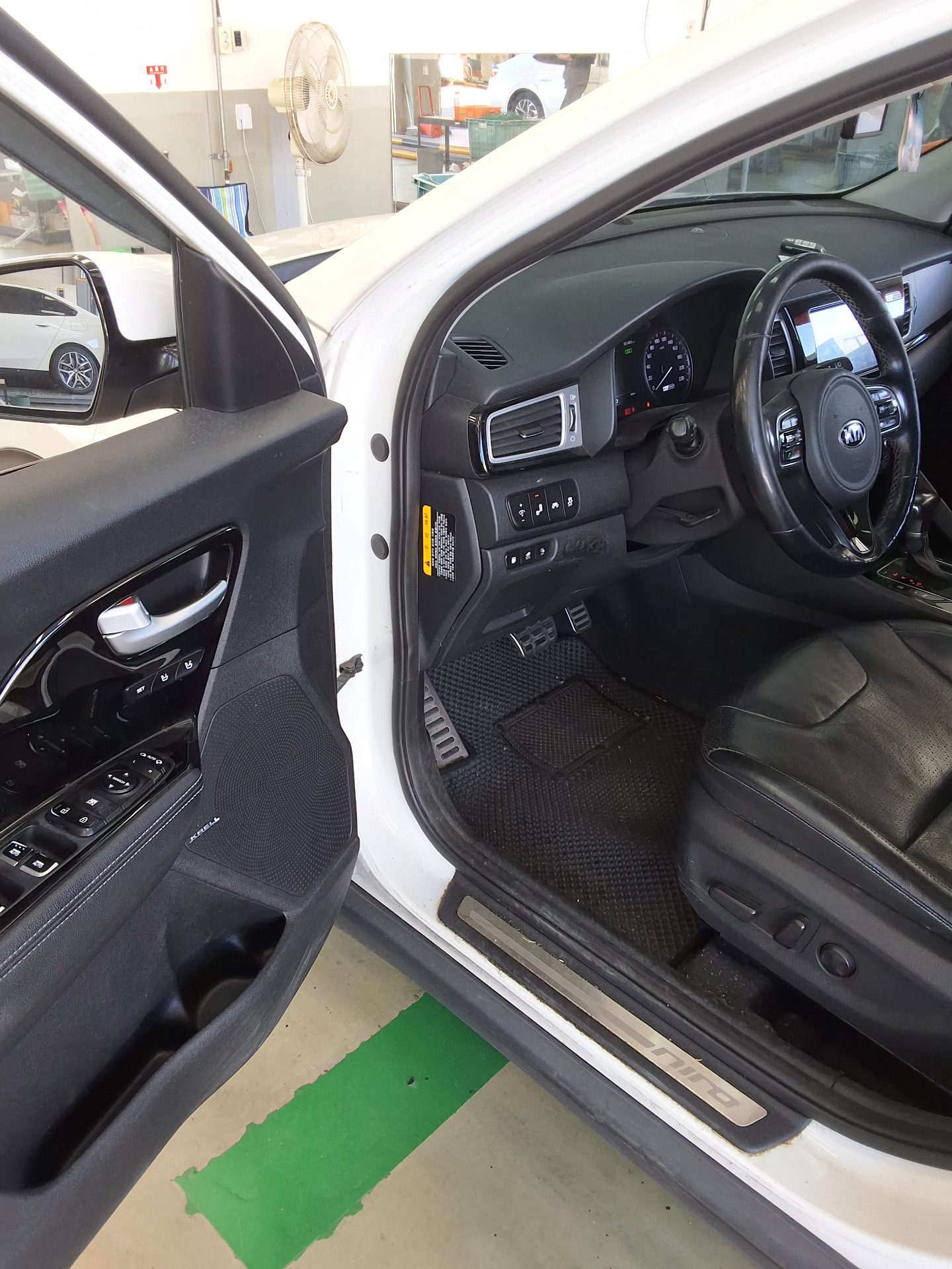 KIA NIRO 1.6 PHEV NOBLESSE 2018 - zdjęcie 10