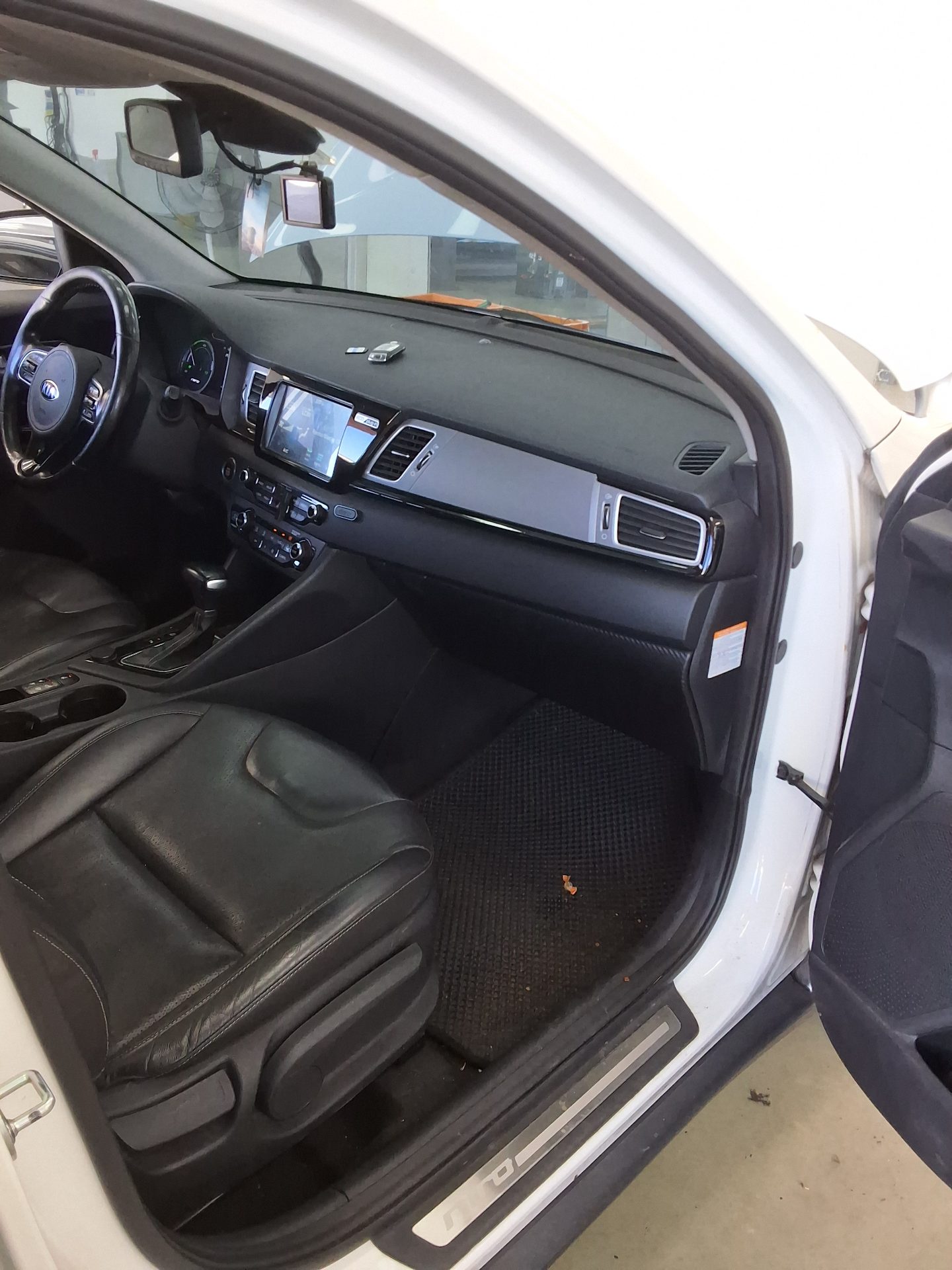 KIA NIRO 1.6 PHEV NOBLESSE 2018 - zdjęcie 14