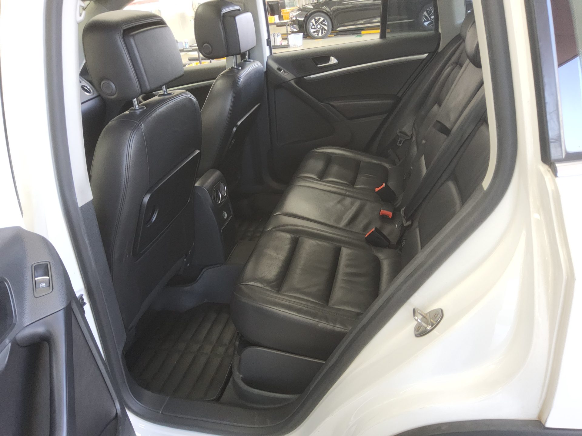 VOLKSWAGEN TIGUAN 2.0 TDI BLUEMOTION PREMIUM 2013 - zdjęcie 12