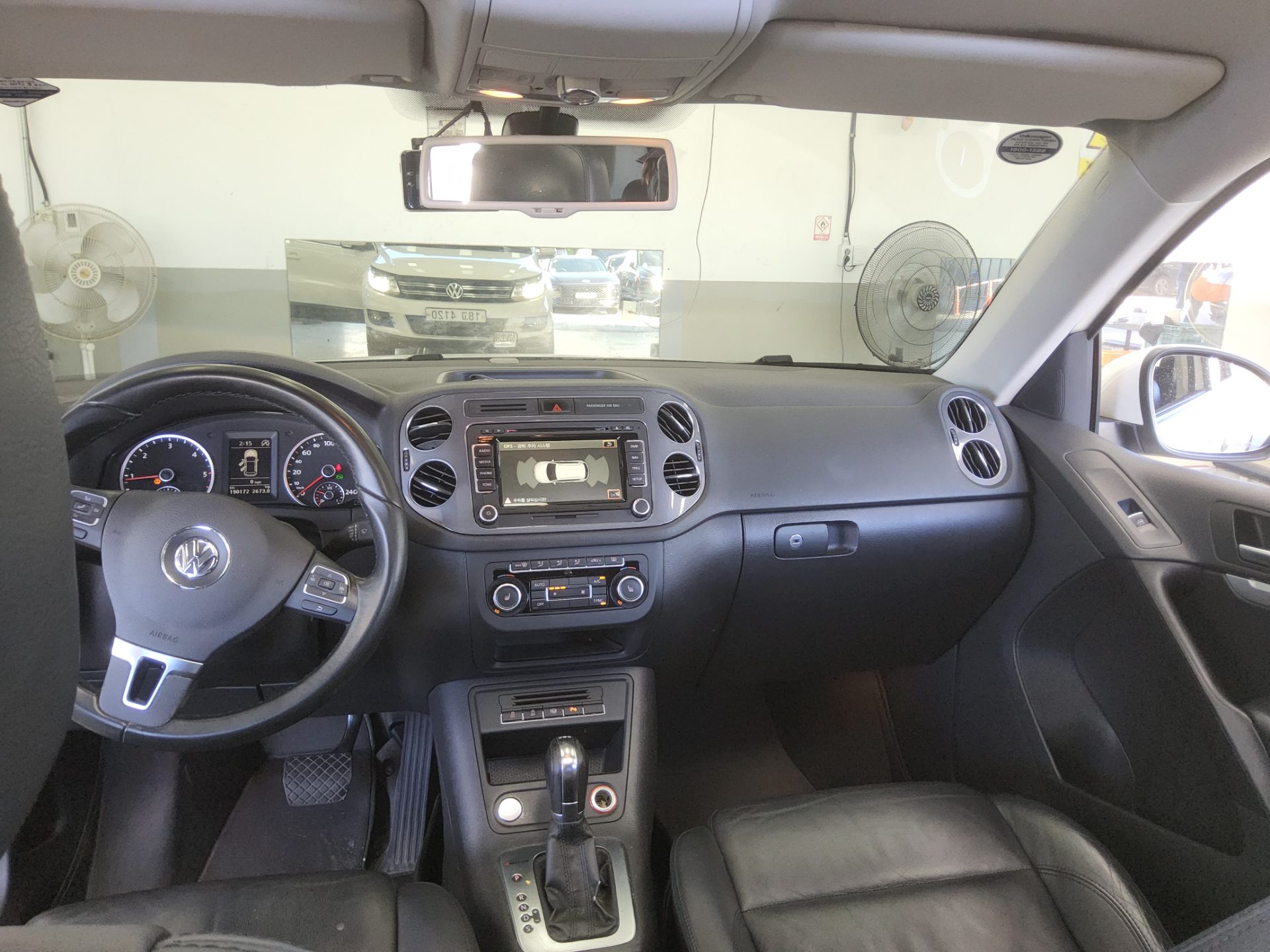 VOLKSWAGEN TIGUAN 2.0 TDI BLUEMOTION PREMIUM 2013 - zdjęcie 11