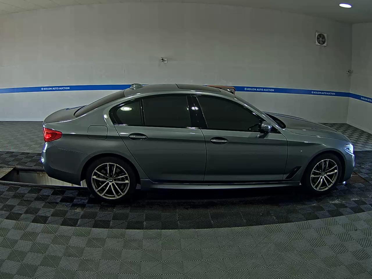 BMW 5 SERIES (7TH GEN) 520d M SPORT PACK PLUS 2017 - zdjęcie 4