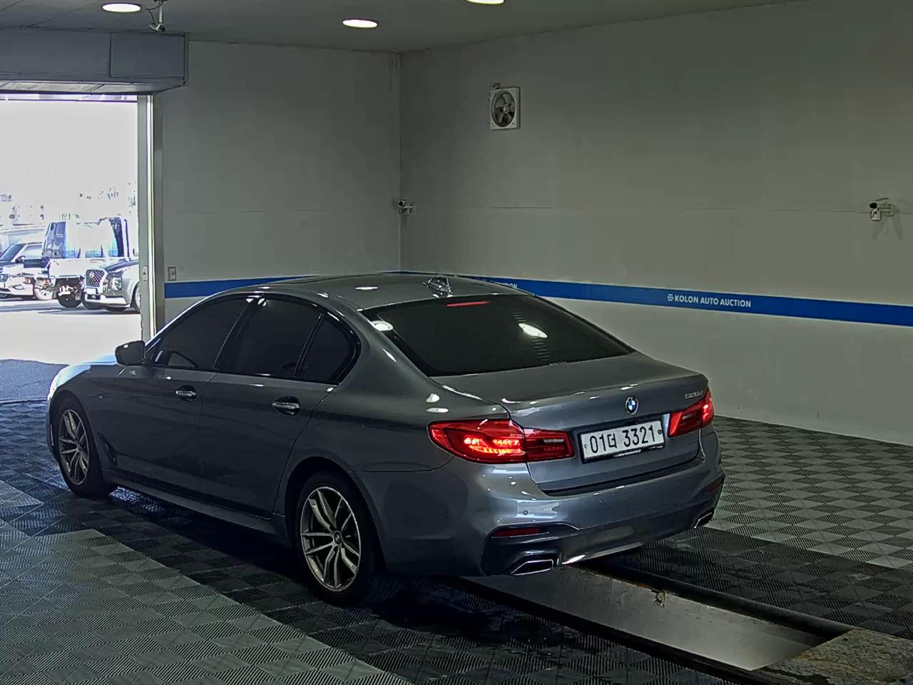 BMW 5 SERIES (7TH GEN) 520d M SPORT PACK PLUS 2017 - zdjęcie 6