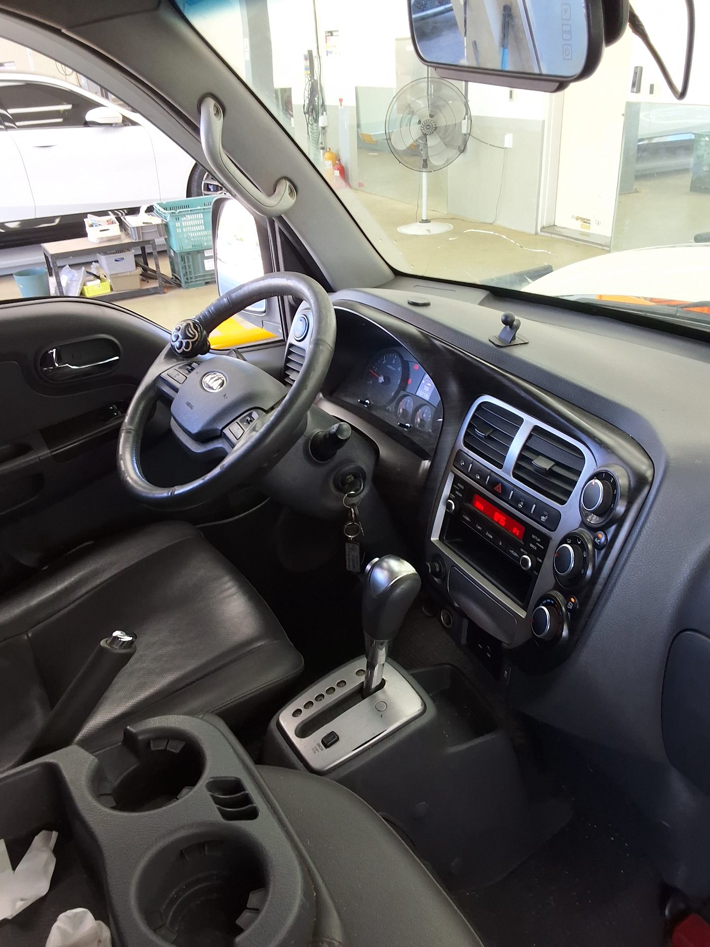 KIA BONGO III CARGO BUILT-IN BOX TRUCK 1 TON KING CAB 2018 - zdjęcie 11