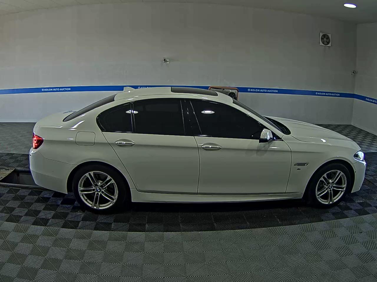 BMW 5 SERIES (6TH GEN) 520d xDRIVE M AERODYNAMIC 2016 - zdjęcie 4